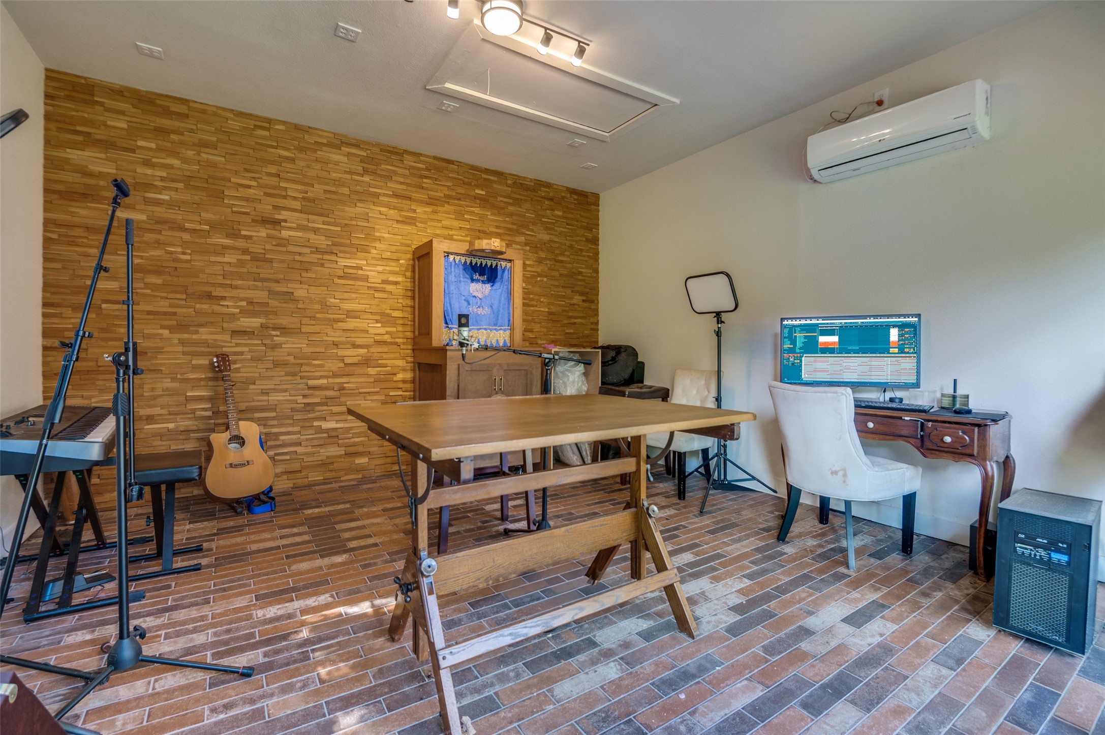 Fort Worth, Texas, 76140, United States, 4 Bedrooms Bedrooms, ,4 BathroomsBathrooms,Residential,For Sale,1857757