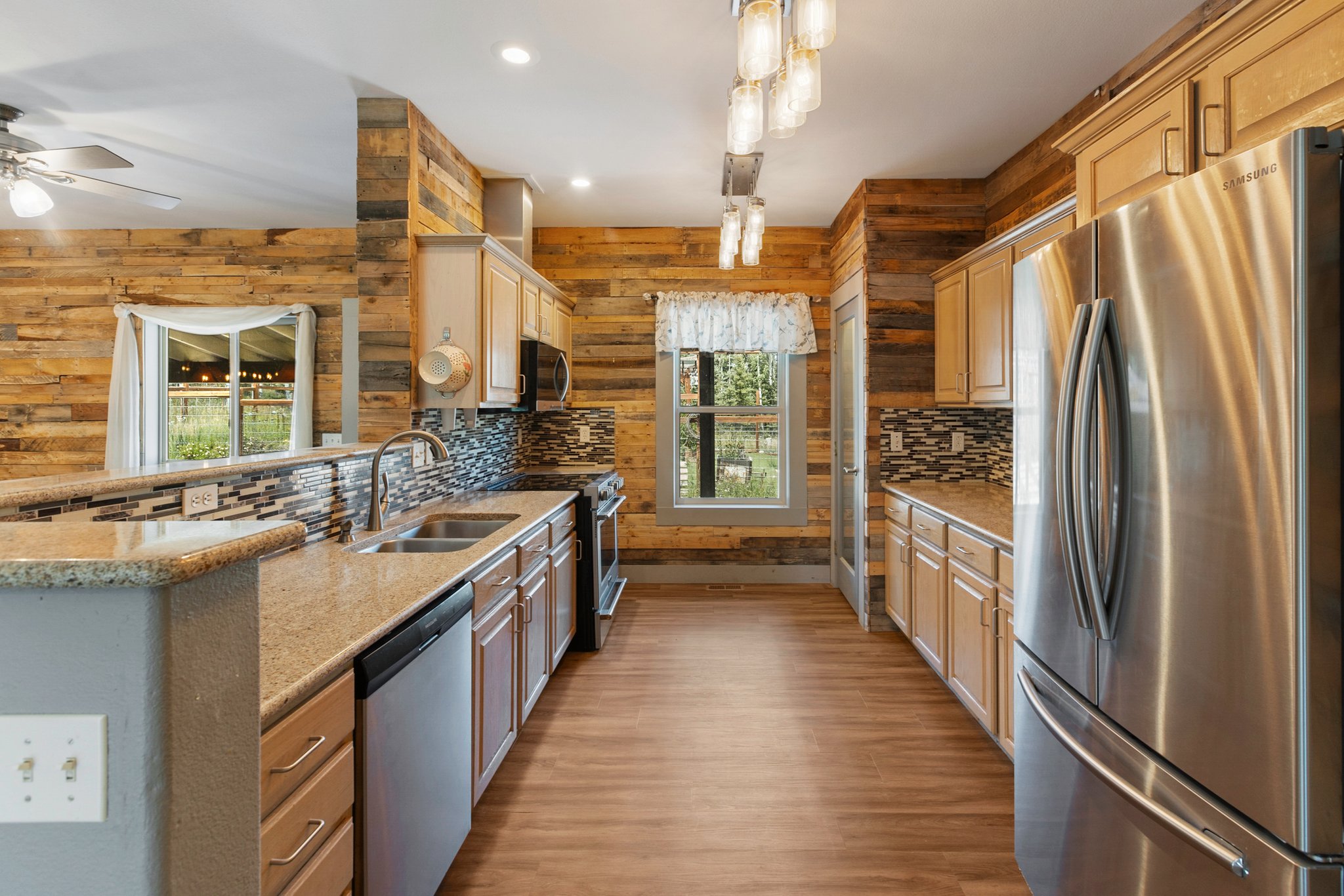 Divide, Colorado, 80814, United States, 3 Bedrooms Bedrooms, ,2 BathroomsBathrooms,Residential,For Sale,1918151