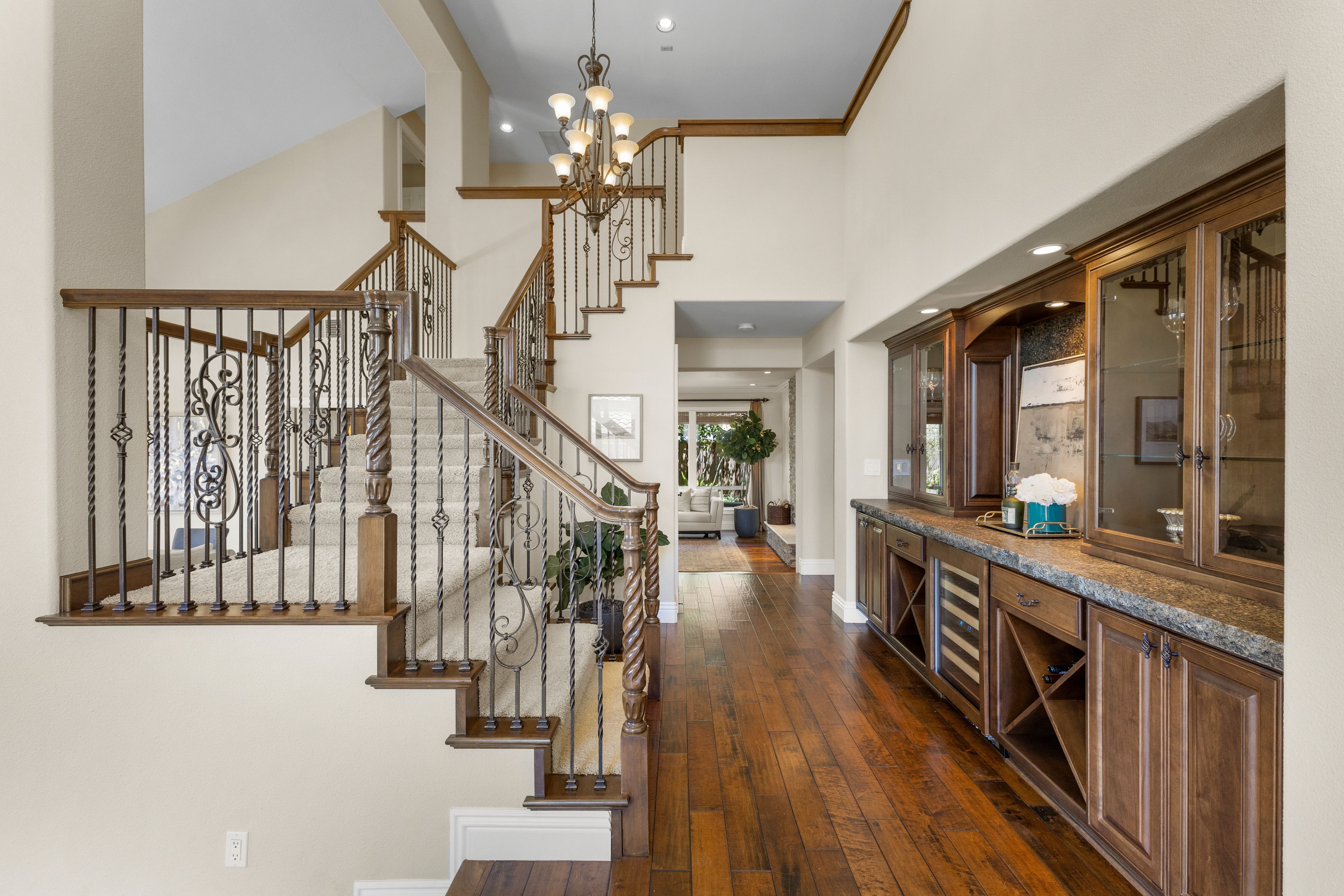  Award-Winning Curb Appeal with Spectacular Sunset Views - 物件實景
