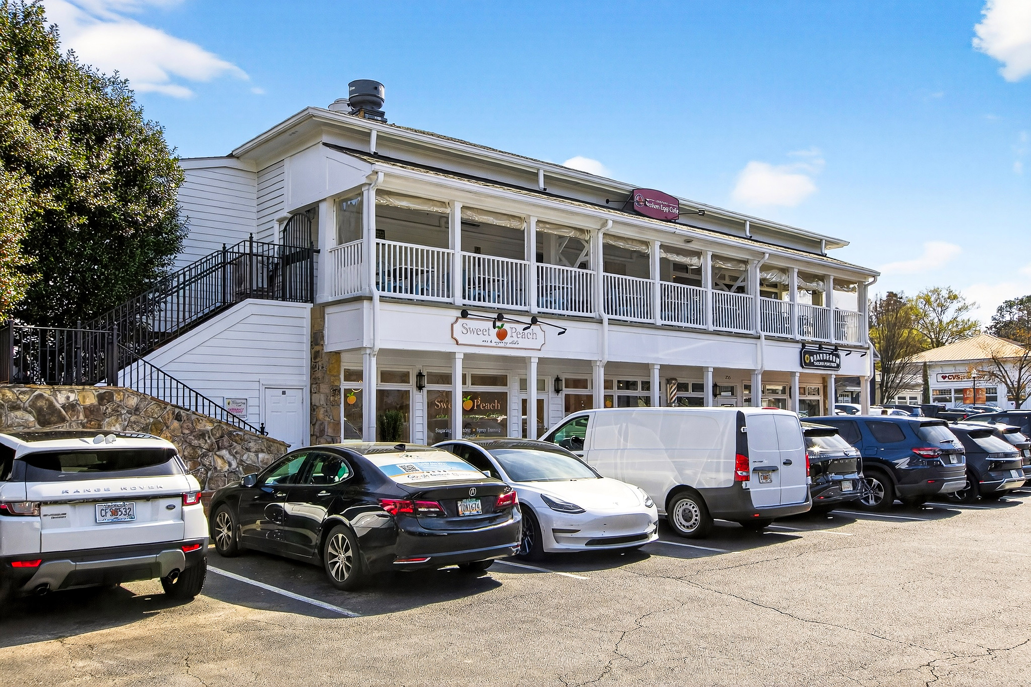  Spacious and Updated Townhome Offers Comfort, Charm and Convenience - 物件實景