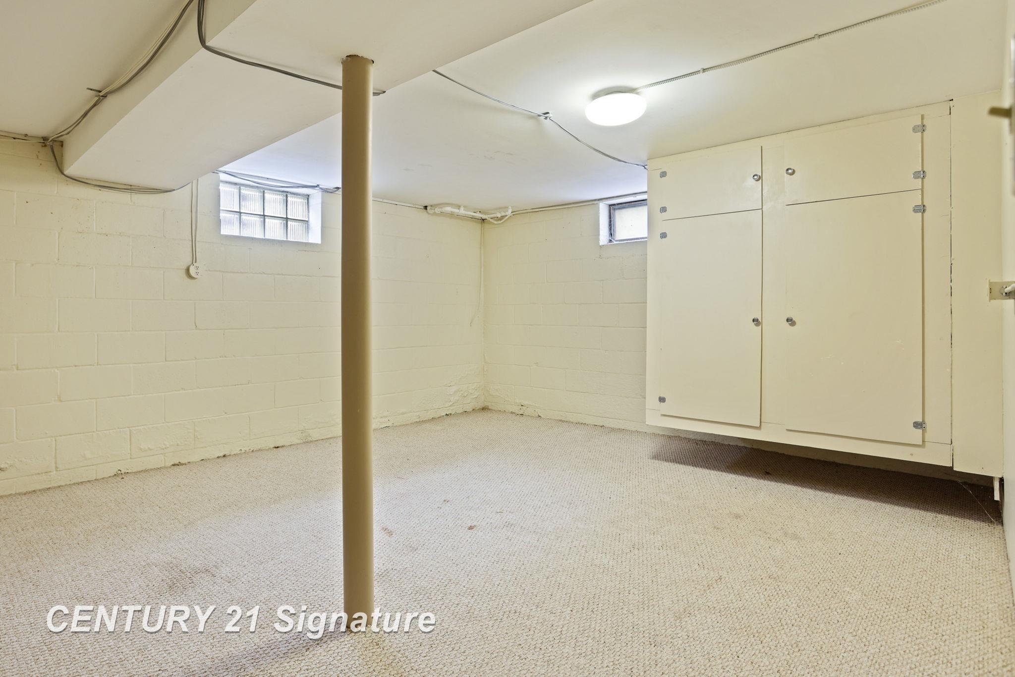 Saginaw, Michigan, 48604, United States, 4 Bedrooms Bedrooms, ,3 BathroomsBathrooms,Residential,For Sale,1980759