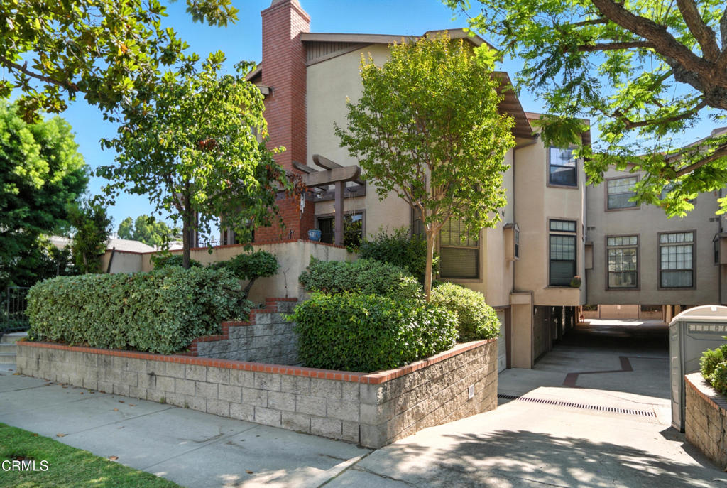 Pasadena, California, 91106, United States, 2 Bedrooms Bedrooms, ,3 BathroomsBathrooms,Residential,For Sale,1913443
