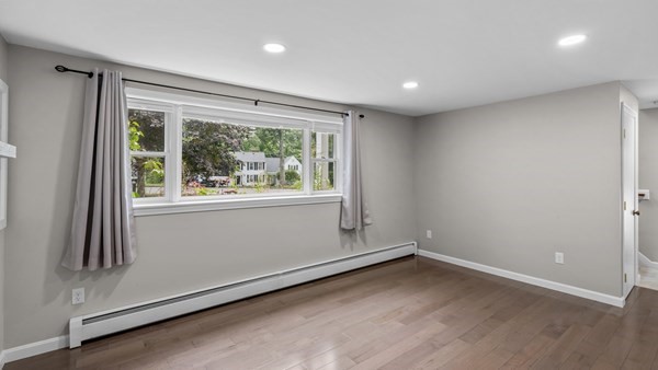 Southborough, Massachusetts, 01772, United States, 4 Bedrooms Bedrooms, ,3 BathroomsBathrooms,Residential,For Sale,1981487