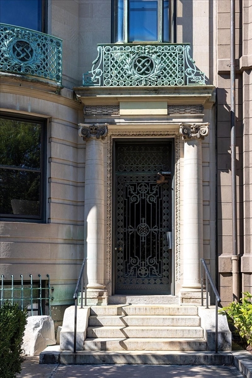 Boston, Massachusetts, 02115, United States, 7 Bedrooms Bedrooms, ,9 BathroomsBathrooms,Residential,For Sale,1948145