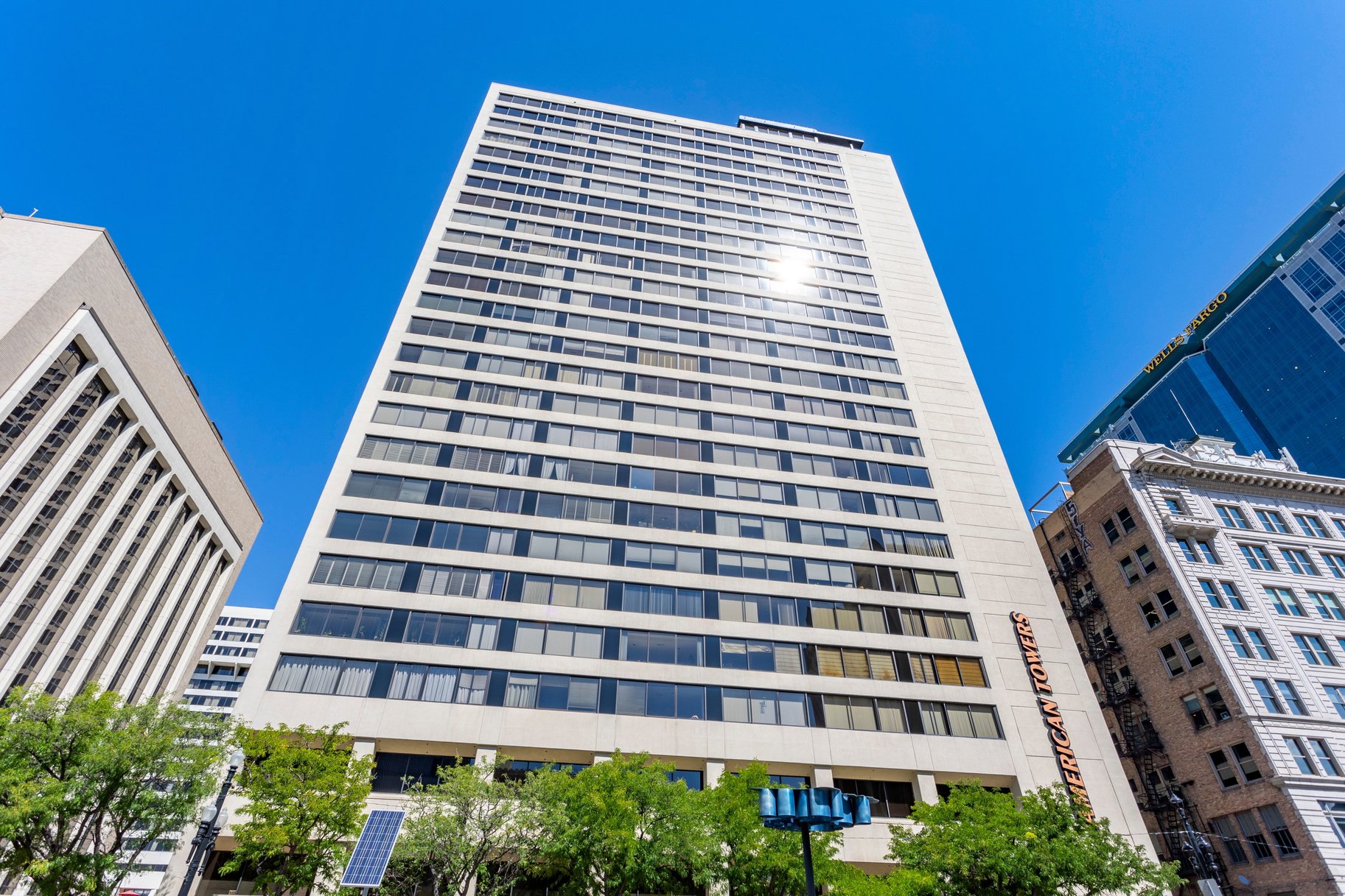  2-Bed Luxury Condo w/ Skyline Views — American Towers - 物件實景