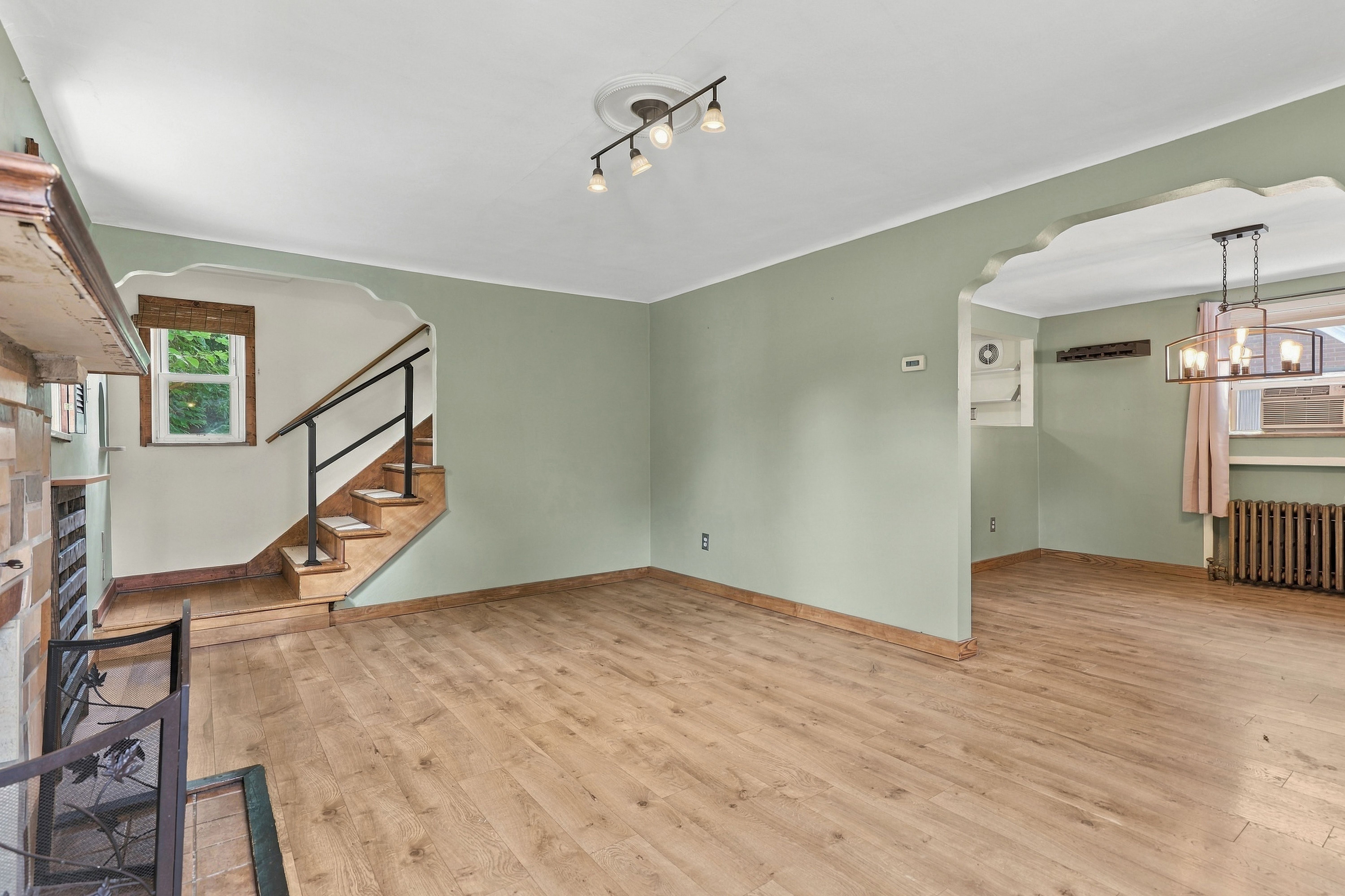  715 Maple Street, West Mifflin, PA 15122 - 物件實景