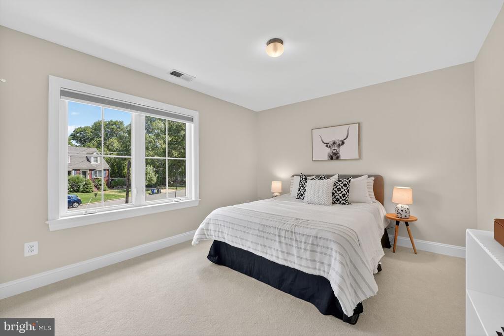 Arlington, Virginia, 22213, United States, 5 Bedrooms Bedrooms, ,5 BathroomsBathrooms,Residential,For Sale,1982488