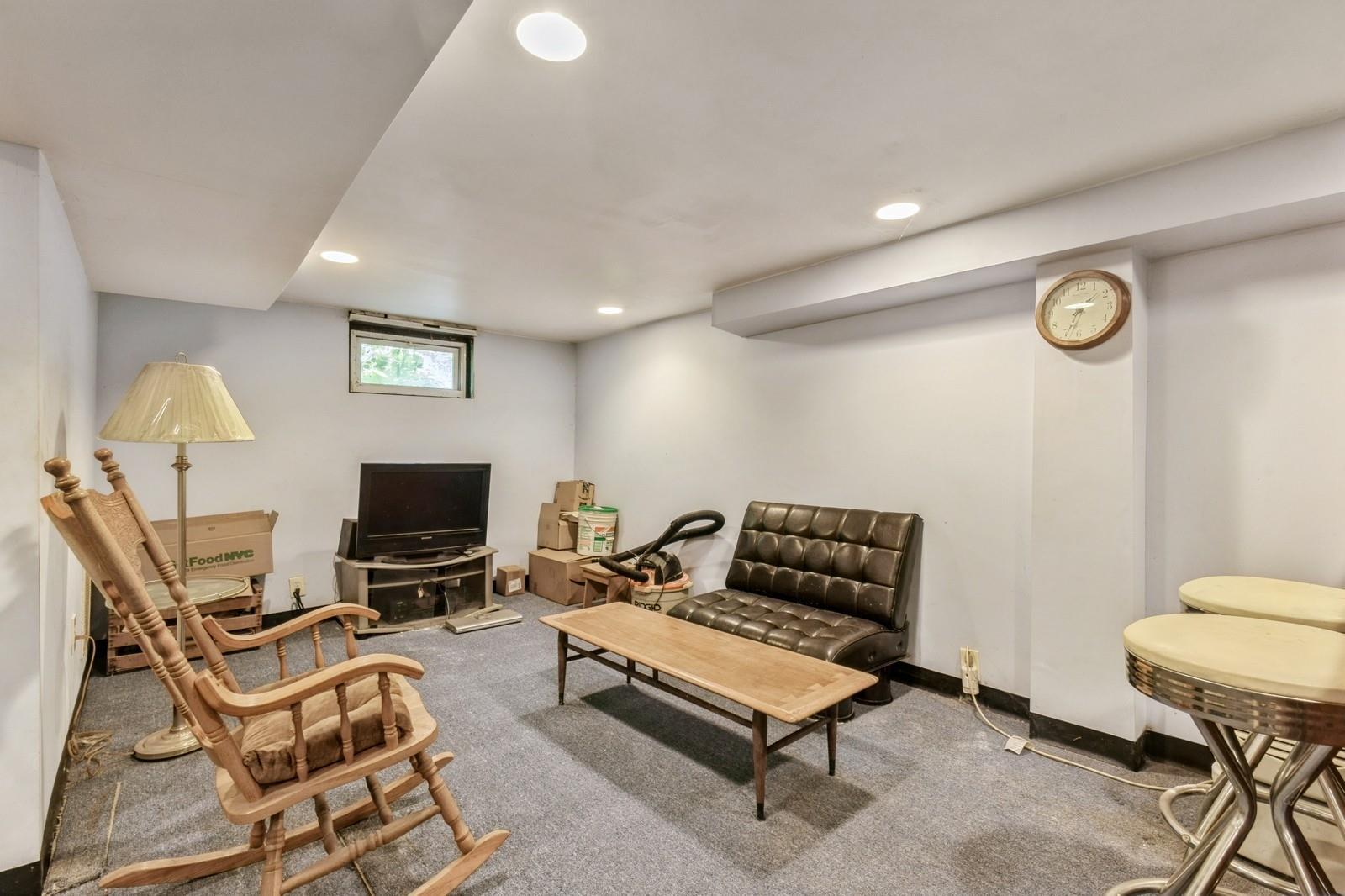 Beechhurst, New York, 11357, United States, 3 Bedrooms Bedrooms, ,2 BathroomsBathrooms,Residential,For Sale,1846806