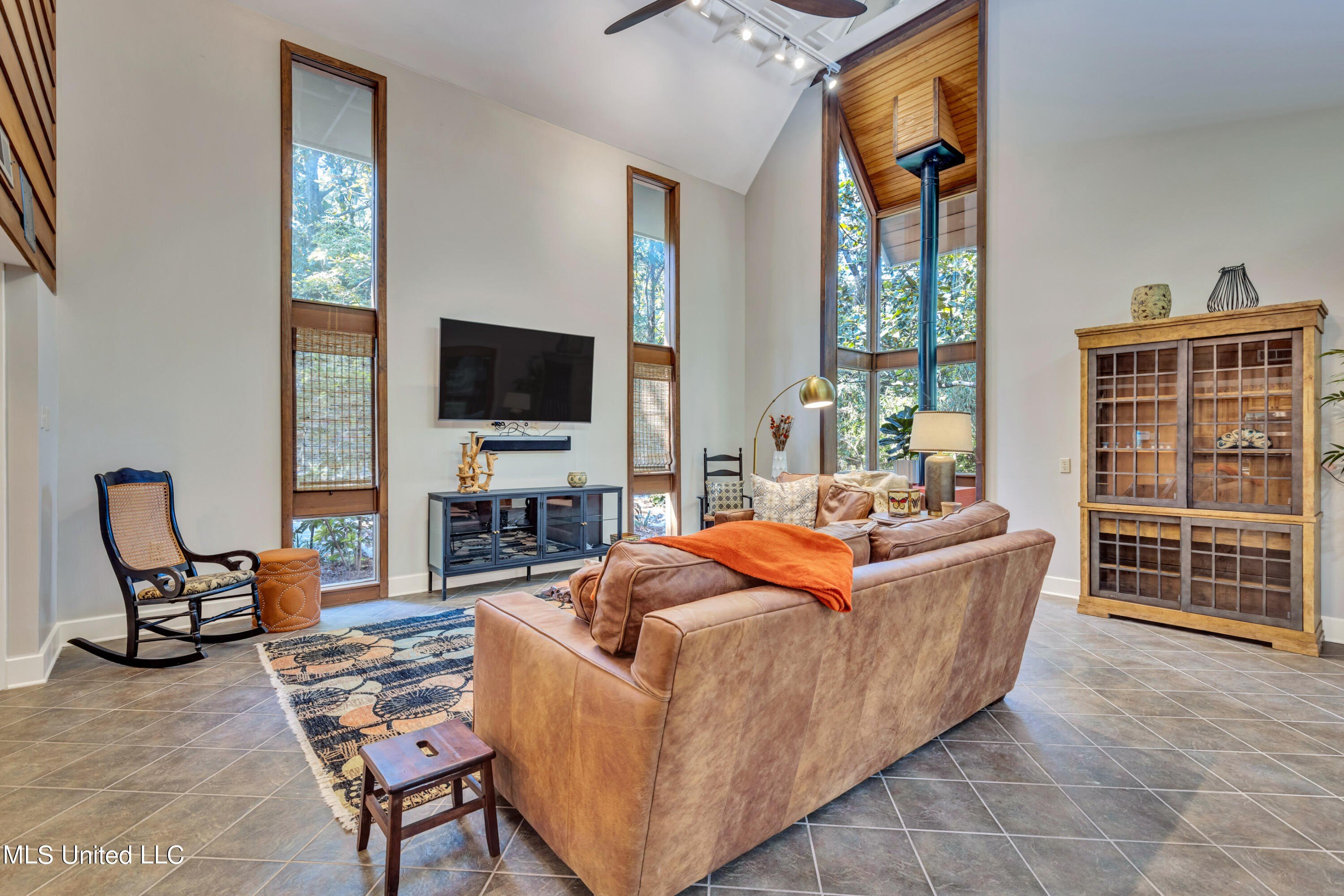 Ocean Springs, Mississippi, 39564, United States, 3 Bedrooms Bedrooms, ,4 BathroomsBathrooms,Residential,For Sale,1942785