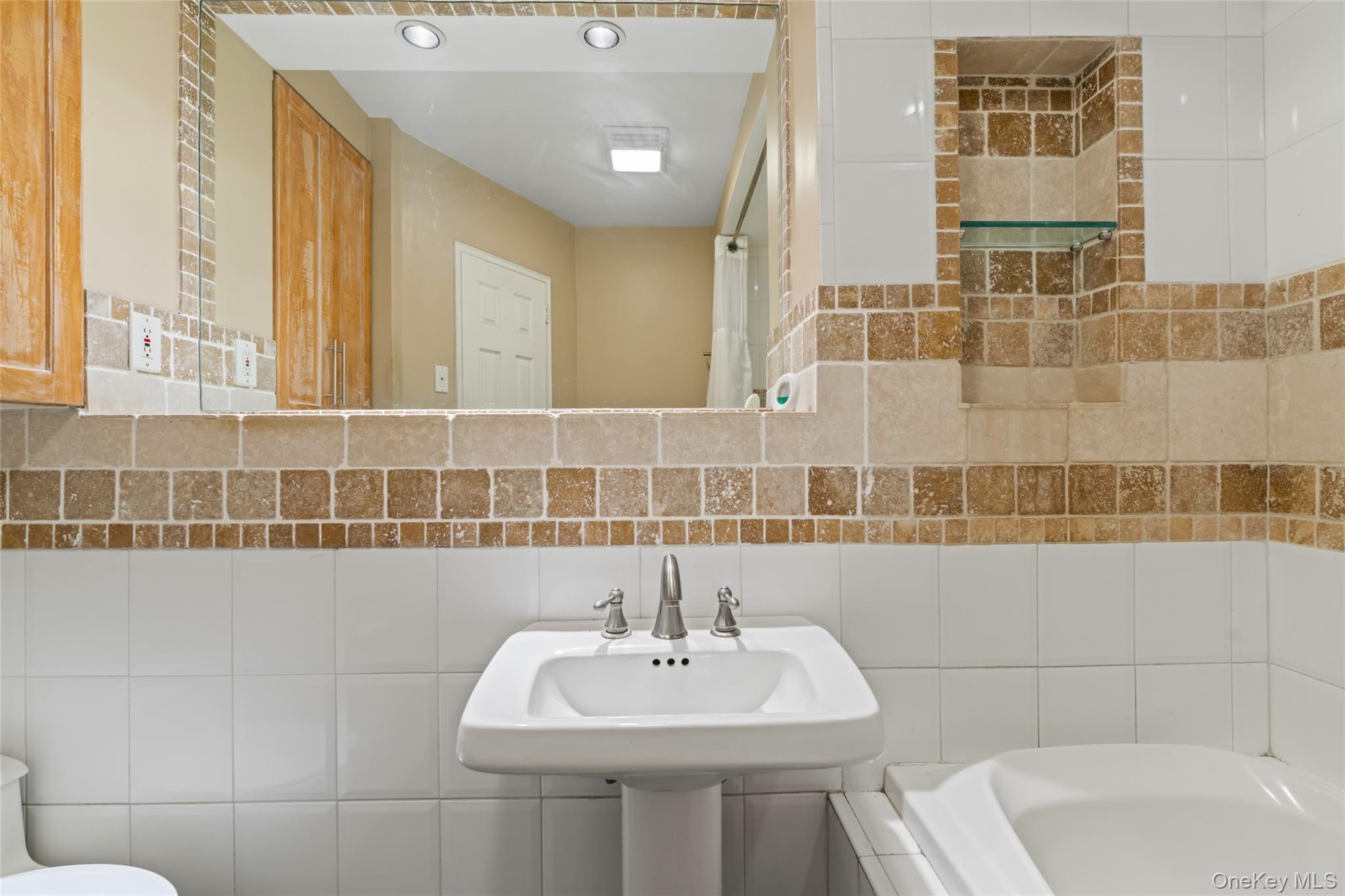 East Patchogue, New York, 11772, United States, 3 Bedrooms Bedrooms, ,2 BathroomsBathrooms,Residential,For Sale,1902442
