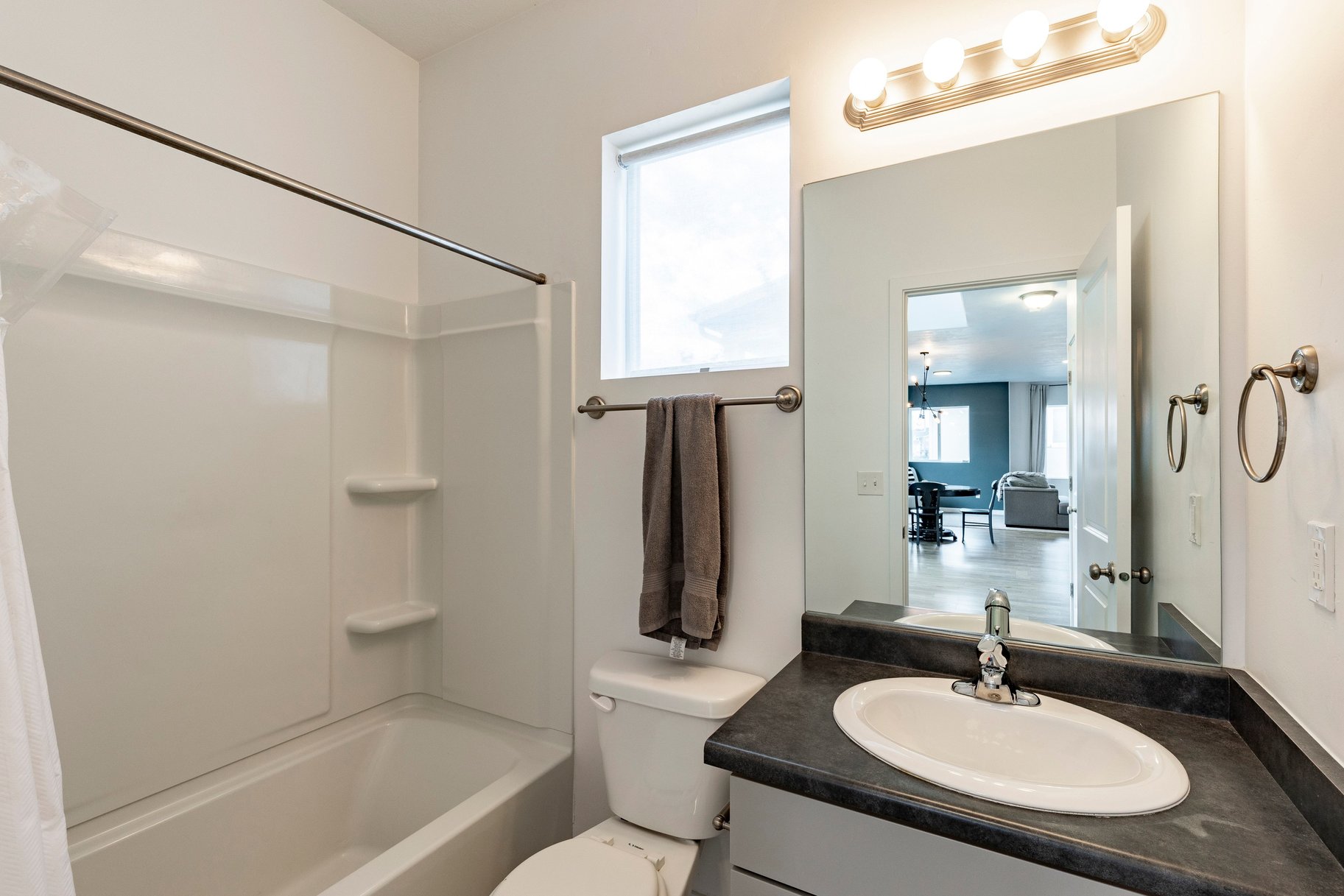  Clean and Updated End Unit Townhome - 物件實景