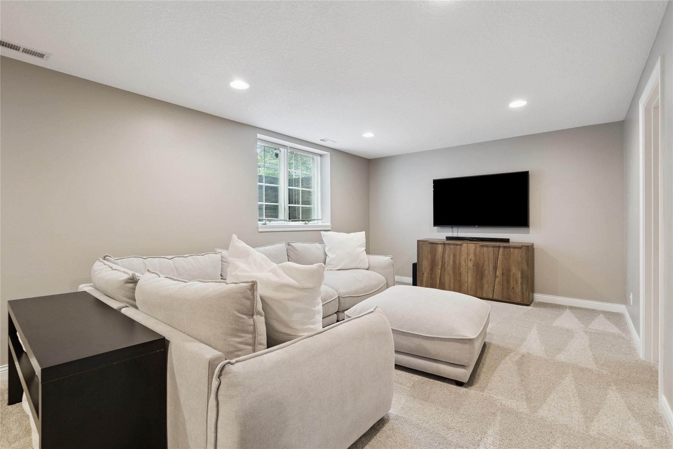 Ankeny, Iowa, 50021, United States, 4 Bedrooms Bedrooms, ,4 BathroomsBathrooms,Residential,For Sale,1935167
