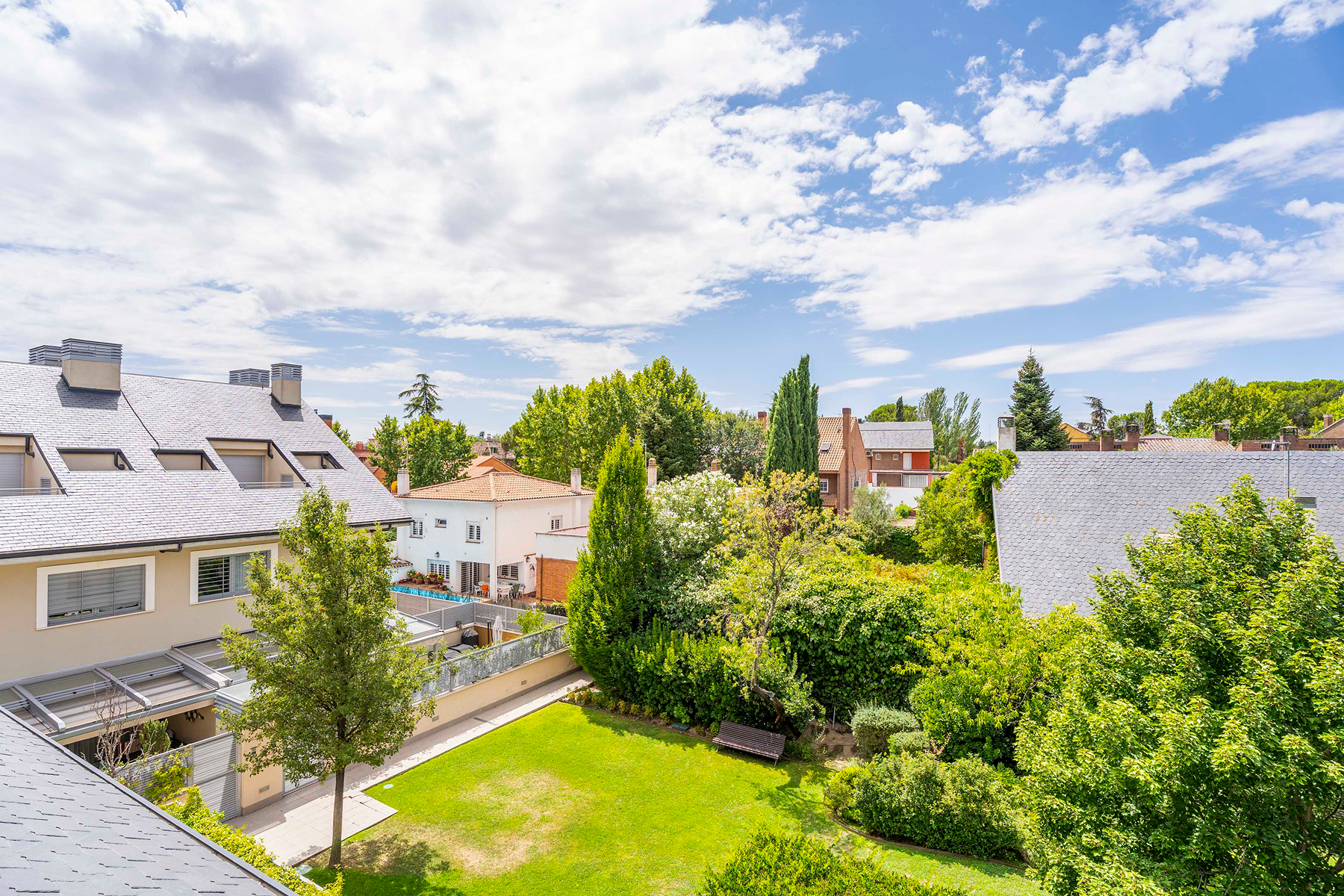  Semi-detached house with garden, elevator & pool in a private complex - 物件實景