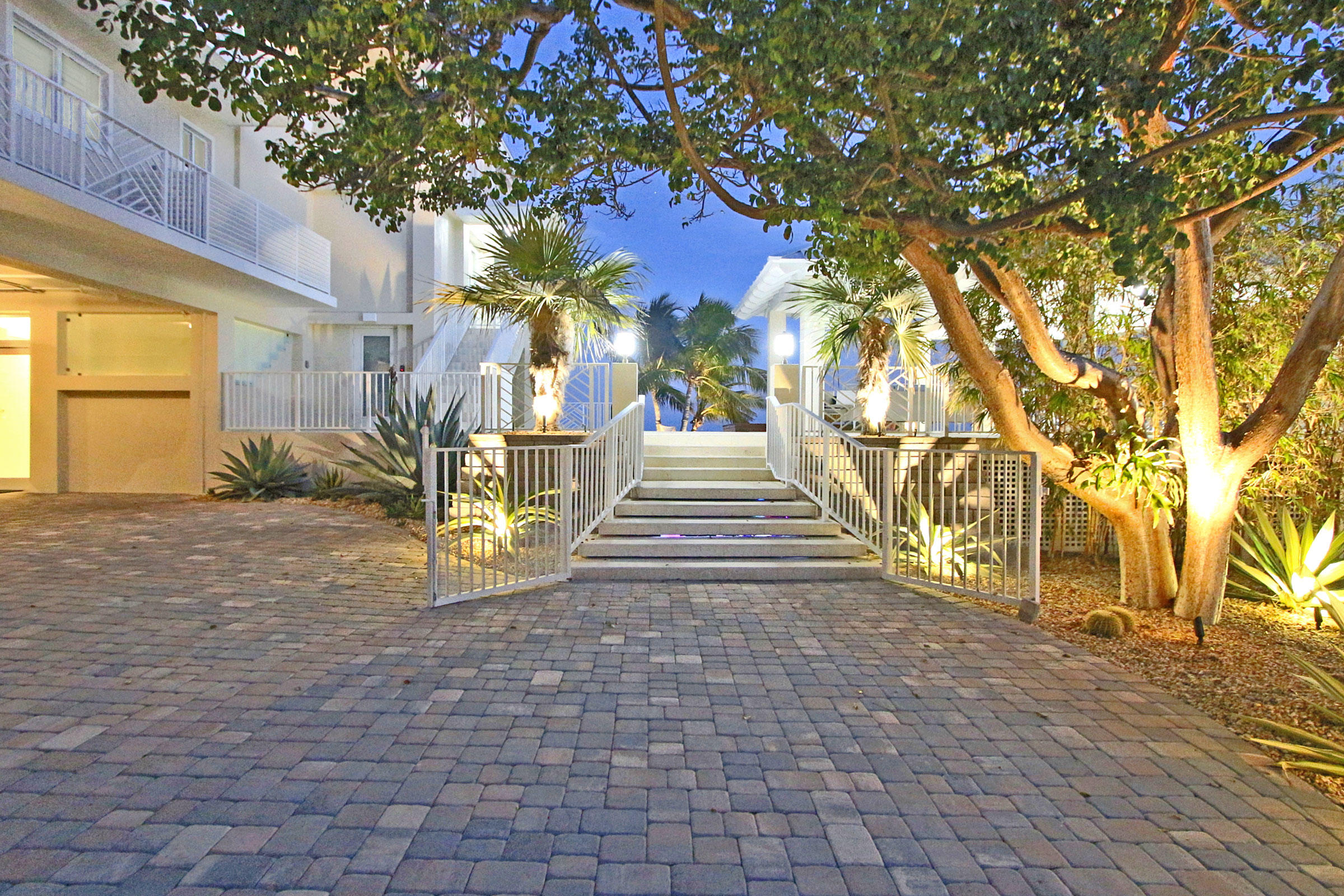 30 Ocean Front Drive, KEY LARGO, Florida, 33037, United States, 4 Bedrooms Bedrooms, ,4 BathroomsBathrooms,Residential,For Sale,30 Ocean Front Drive,1675367
