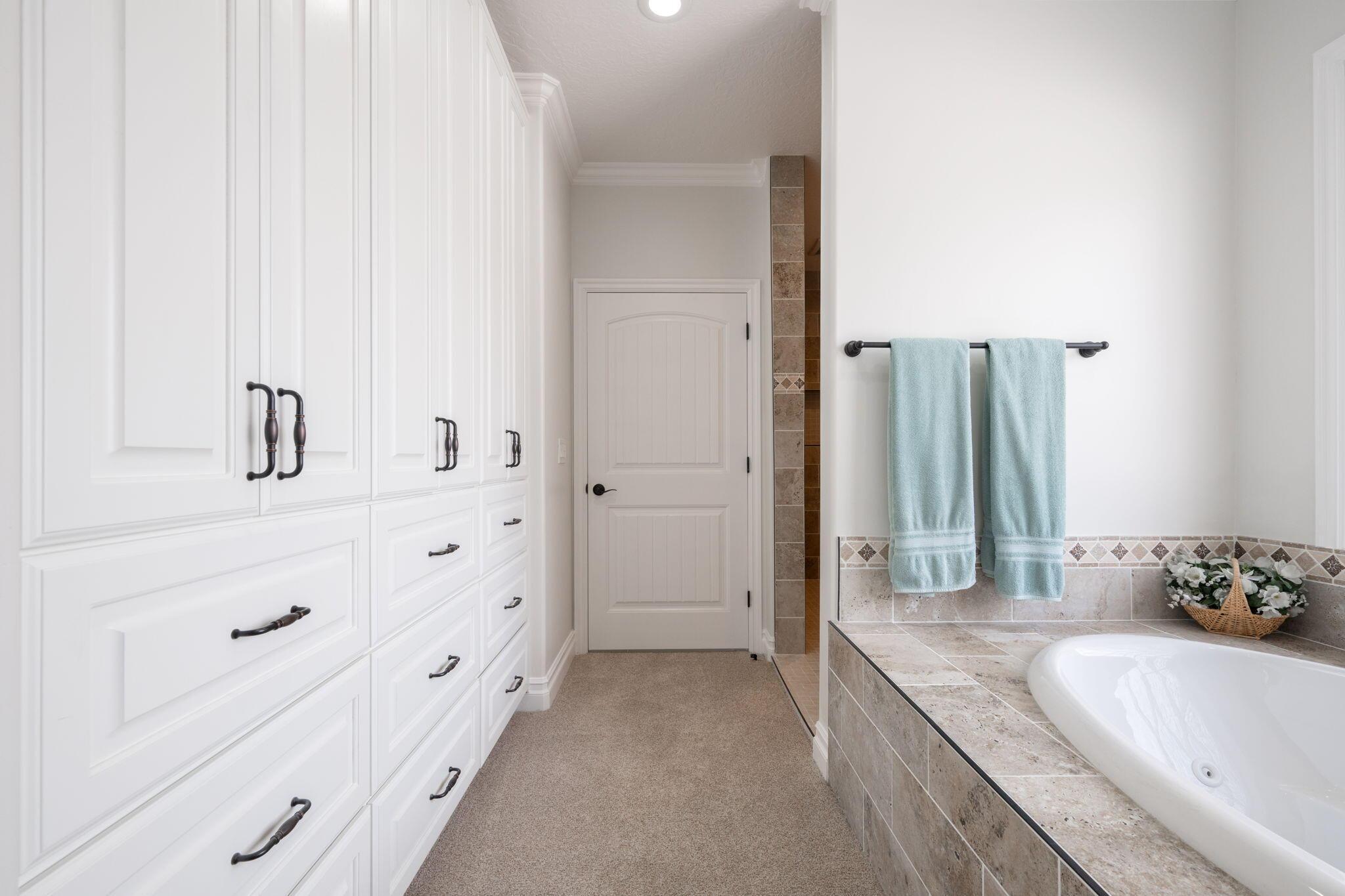 Leeds, Utah, 84746, United States, 5 Bedrooms Bedrooms, ,3 BathroomsBathrooms,Residential,For Sale,1979707