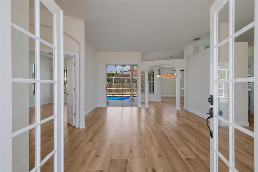 Sarasota, Florida, 34243, United States, 3 Bedrooms Bedrooms, ,2 BathroomsBathrooms,Residential,For Sale,1989326