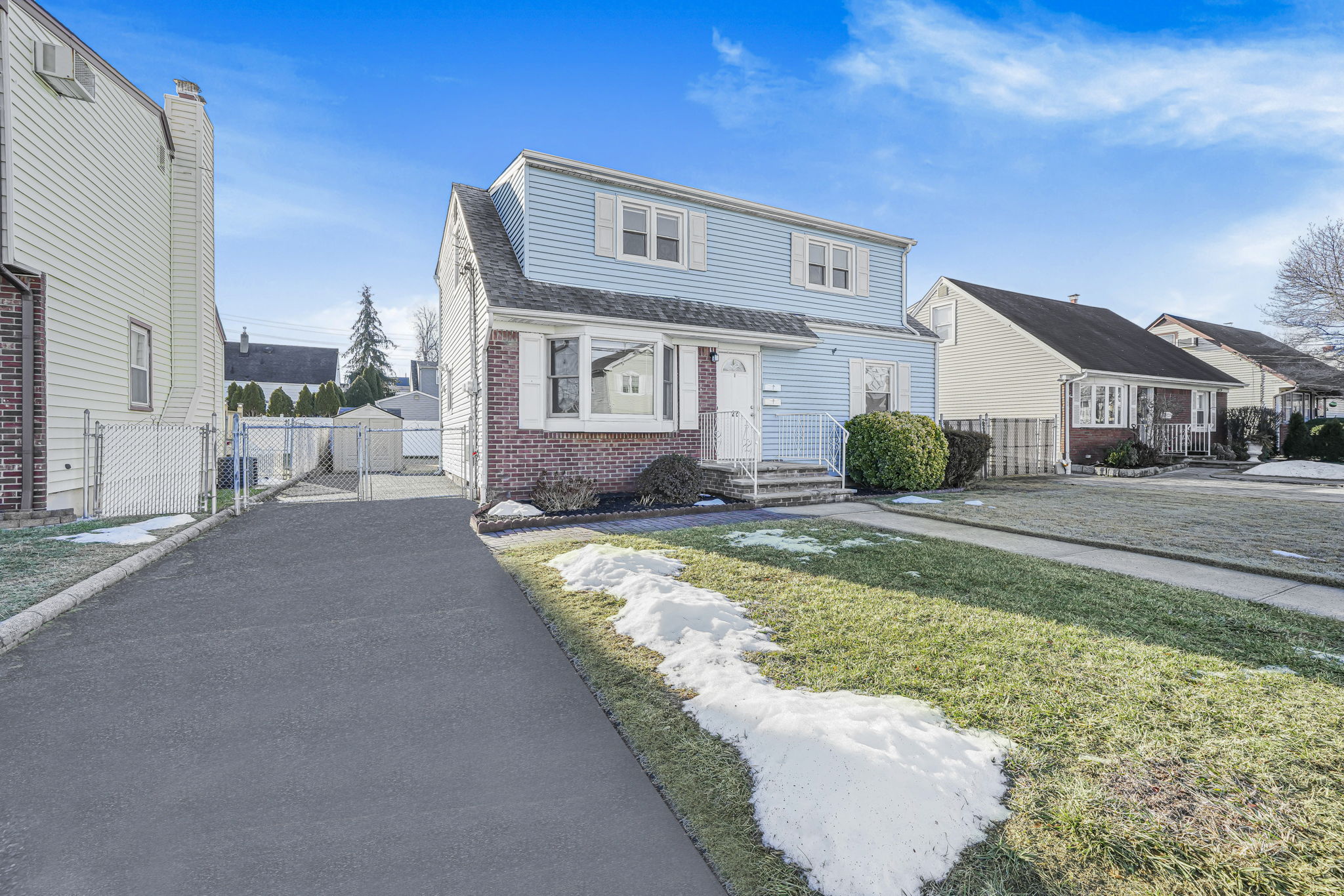 Elmwood Park, New Jersey, 07407, United States, 4 Bedrooms Bedrooms, ,2 BathroomsBathrooms,Residential,For Sale,2009645