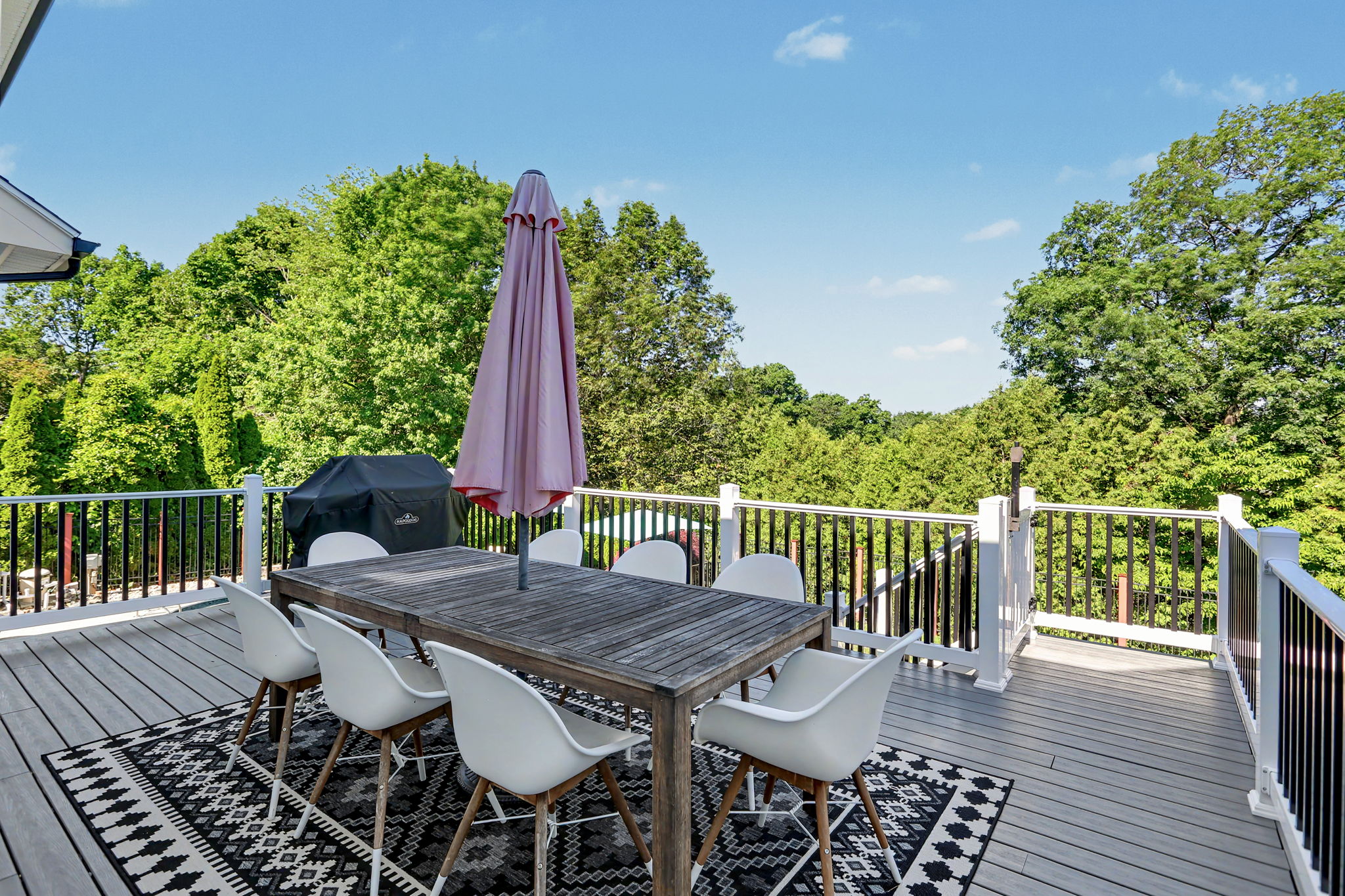  Modernized Milford Colonial with Private Pool Oasis - 物件實景