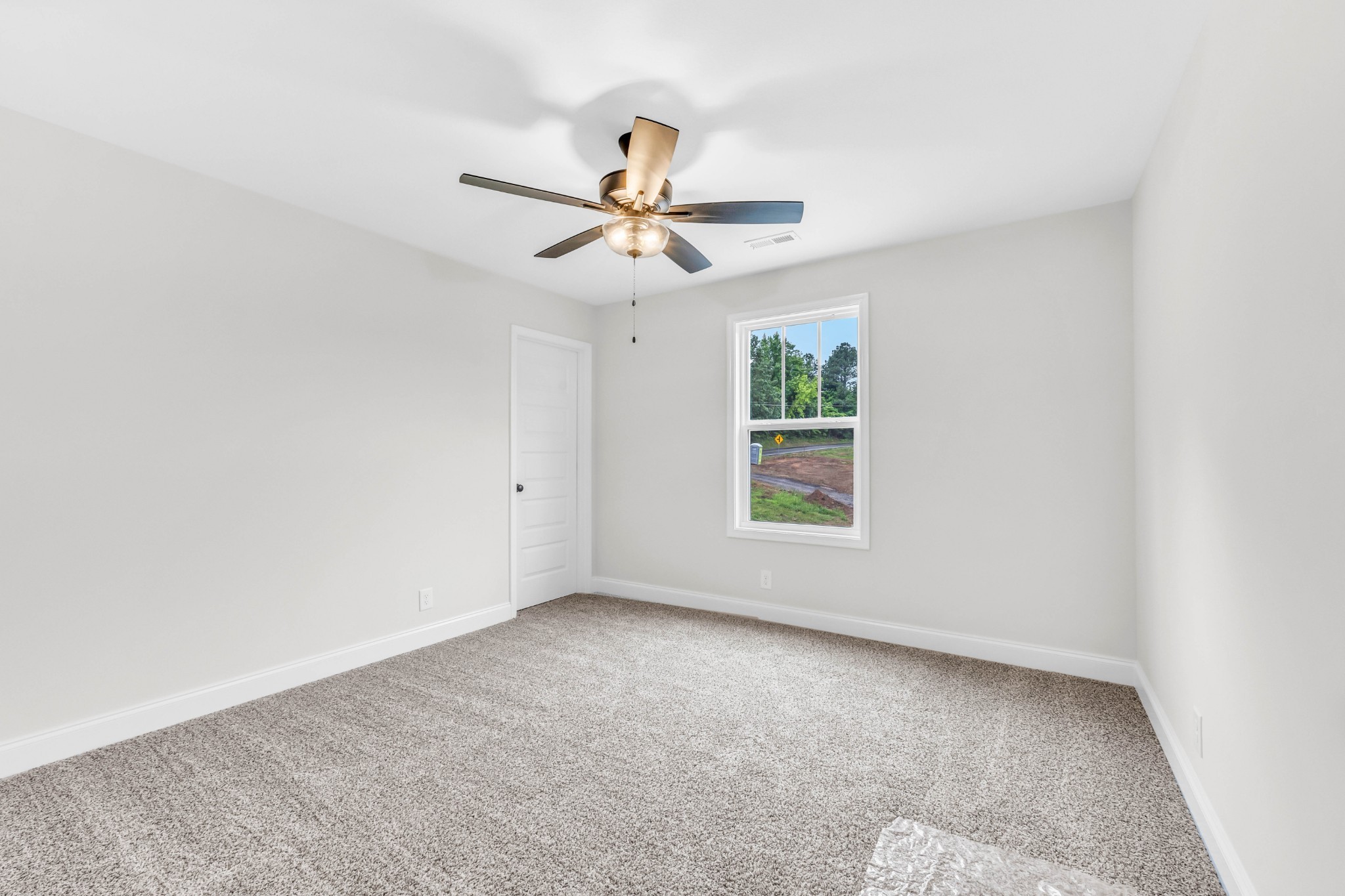 Clarksville, Tennessee, 37040, United States, 4 Bedrooms Bedrooms, ,3 BathroomsBathrooms,Residential,For Sale,1974030