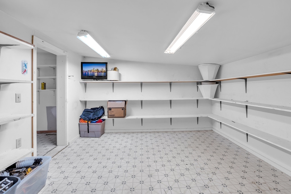 Orange, Massachusetts, 01364, United States, 7 Bedrooms Bedrooms, ,6 BathroomsBathrooms,Residential,For Sale,1991078