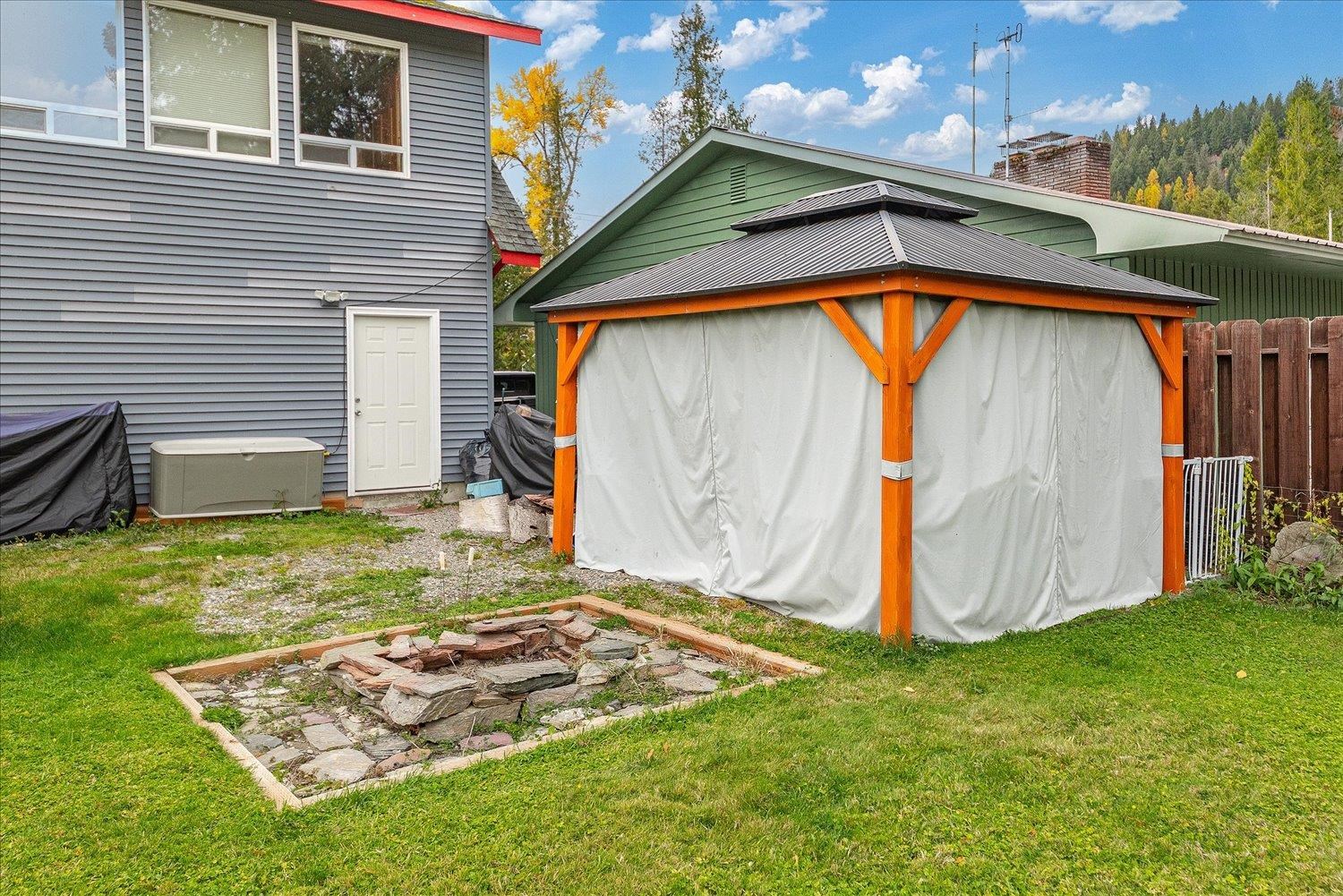 Metaline Falls, Washington, 99153, United States, 5 Bedrooms Bedrooms, ,3 BathroomsBathrooms,Residential,For Sale,1986087