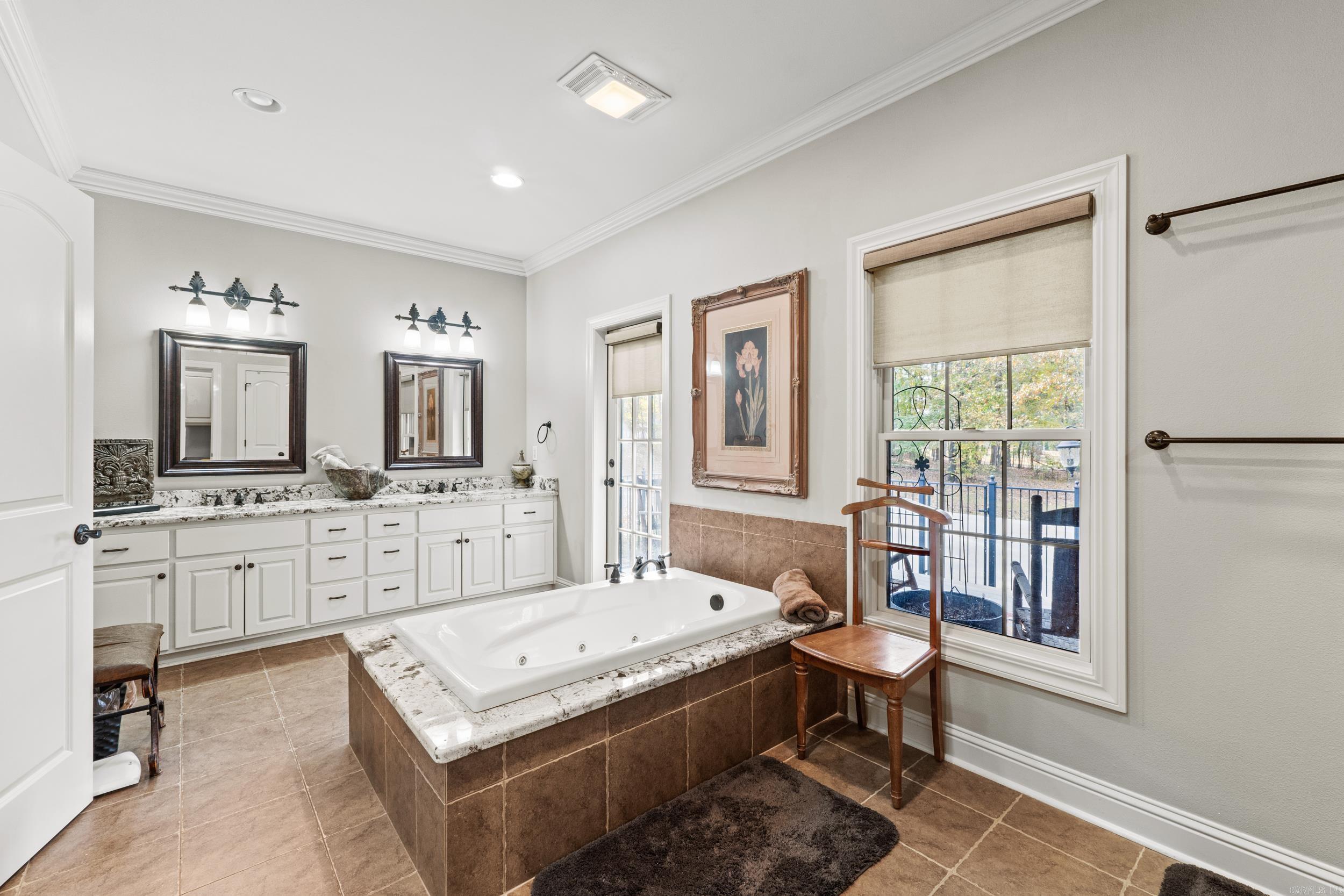 Benton, Arkansas, 72019, United States, 5 Bedrooms Bedrooms, ,5 BathroomsBathrooms,Residential,For Sale,1994401