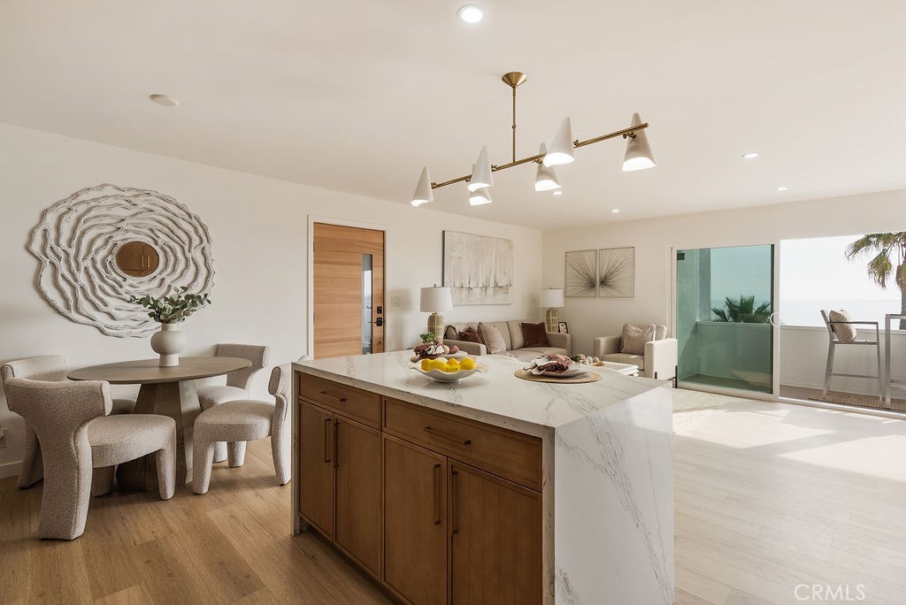 Long Beach, California, 90802, United States, 2 Bedrooms Bedrooms, ,2 BathroomsBathrooms,Residential,For Sale,1994707