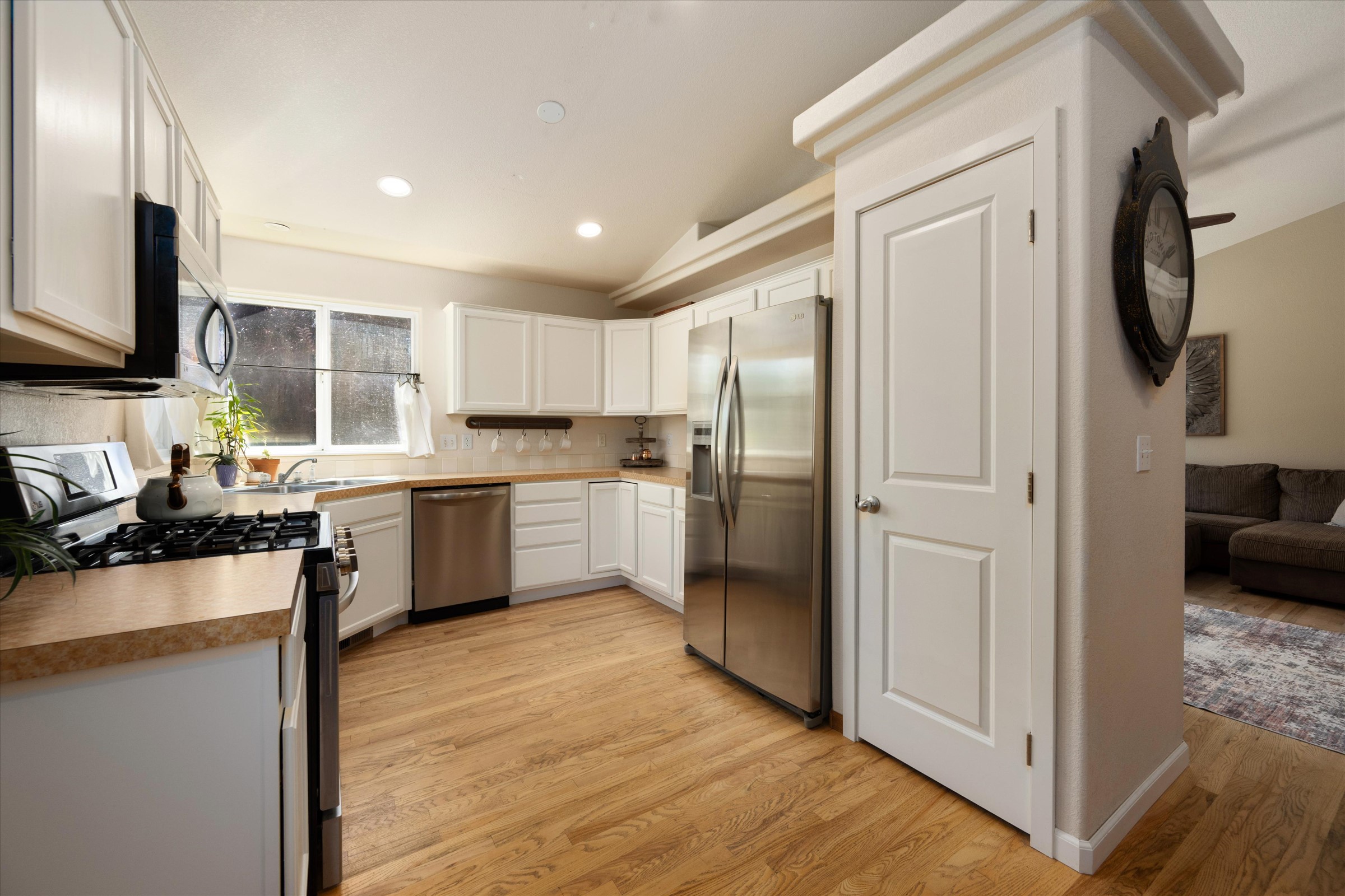  Main-Level Living Meets Unbeatable Storage and Outdoor Space - 物件實景