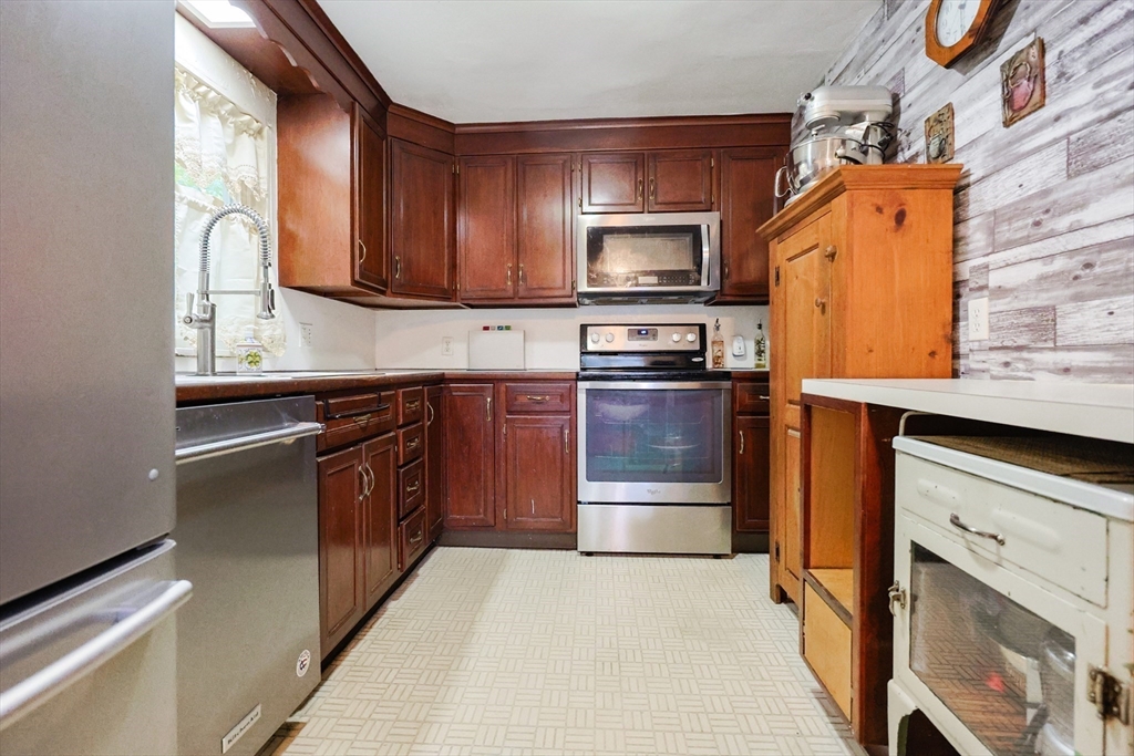 Swampscott, Massachusetts, 01907, United States, 3 Bedrooms Bedrooms, ,2 BathroomsBathrooms,Residential,For Sale,1984314