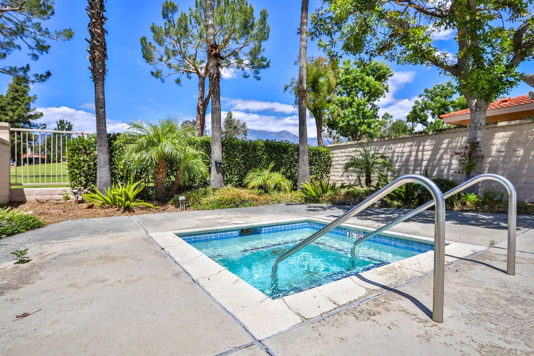  1053 Saint Andrews Drive, Upland, CA 91784 - 物件實景