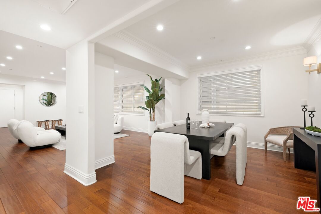 Los Angeles, California, 90049, United States, 2 Bedrooms Bedrooms, ,2 BathroomsBathrooms,Residential,For Sale,2002212