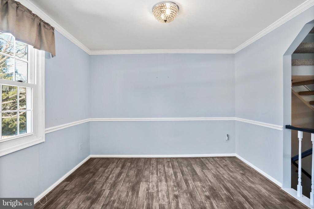 Sterling, Virginia, 20164, United States, 2 Bedrooms Bedrooms, ,3 BathroomsBathrooms,Residential,For Sale,2015095