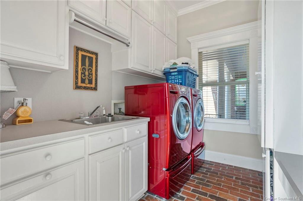 Lake Charles, Louisiana, 70605, United States, 5 Bedrooms Bedrooms, ,4 BathroomsBathrooms,Residential,For Sale,1977188