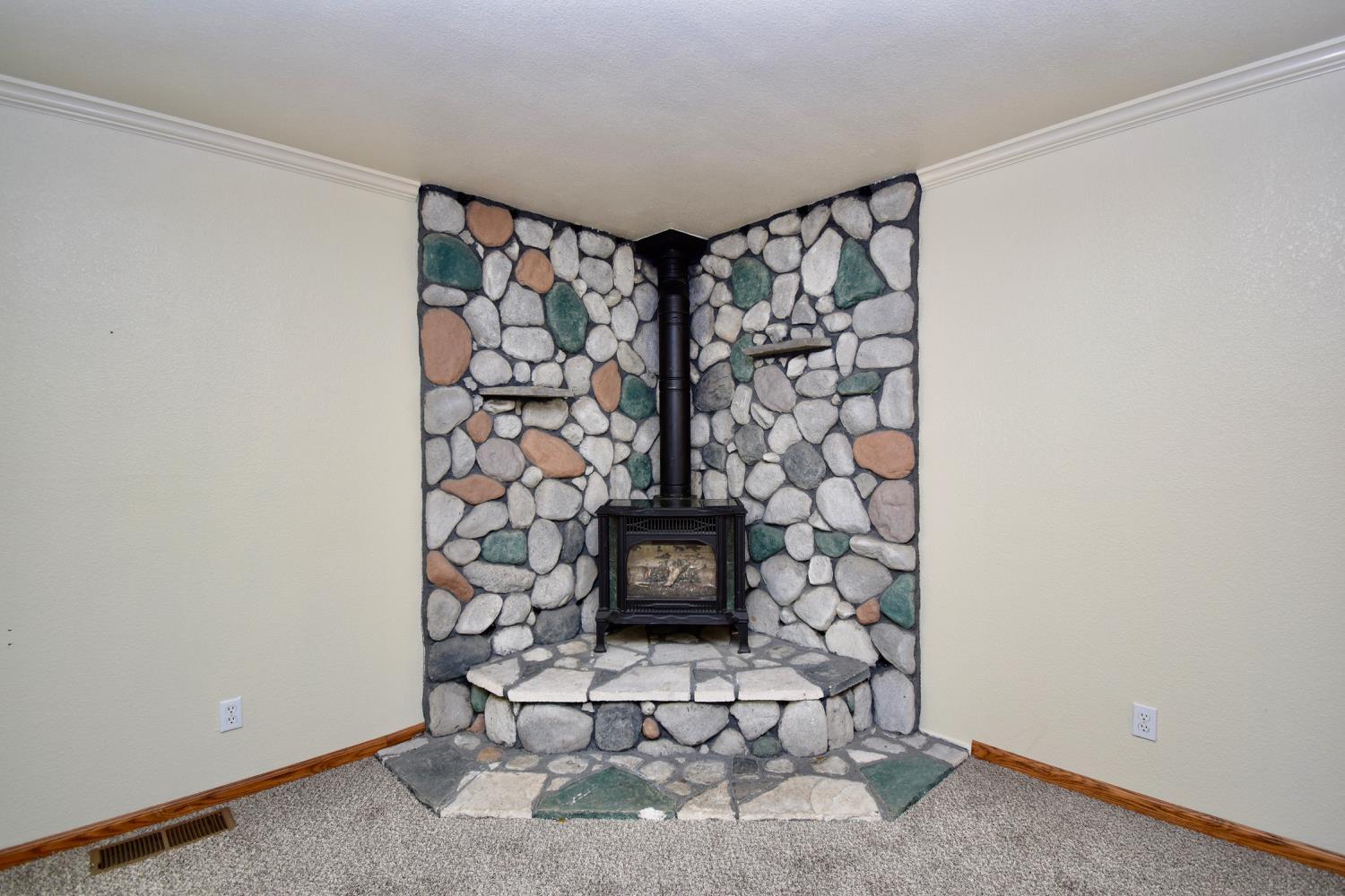 Oakhurst, California, 93644, United States, 4 Bedrooms Bedrooms, ,3 BathroomsBathrooms,Residential,For Sale,1984203