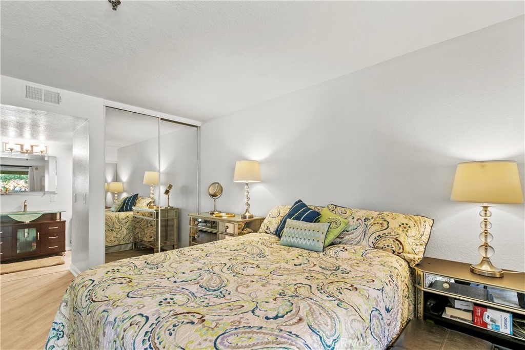 Laguna Hills, California, 92656, United States, 2 Bedrooms Bedrooms, ,2 BathroomsBathrooms,Residential,For Sale,1988360