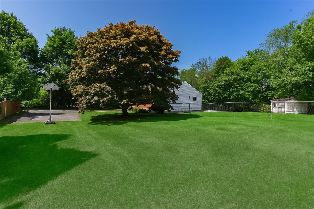 Saugus, Massachusetts, 01906, United States, 3 Bedrooms Bedrooms, ,2 BathroomsBathrooms,Residential,For Sale,1982387