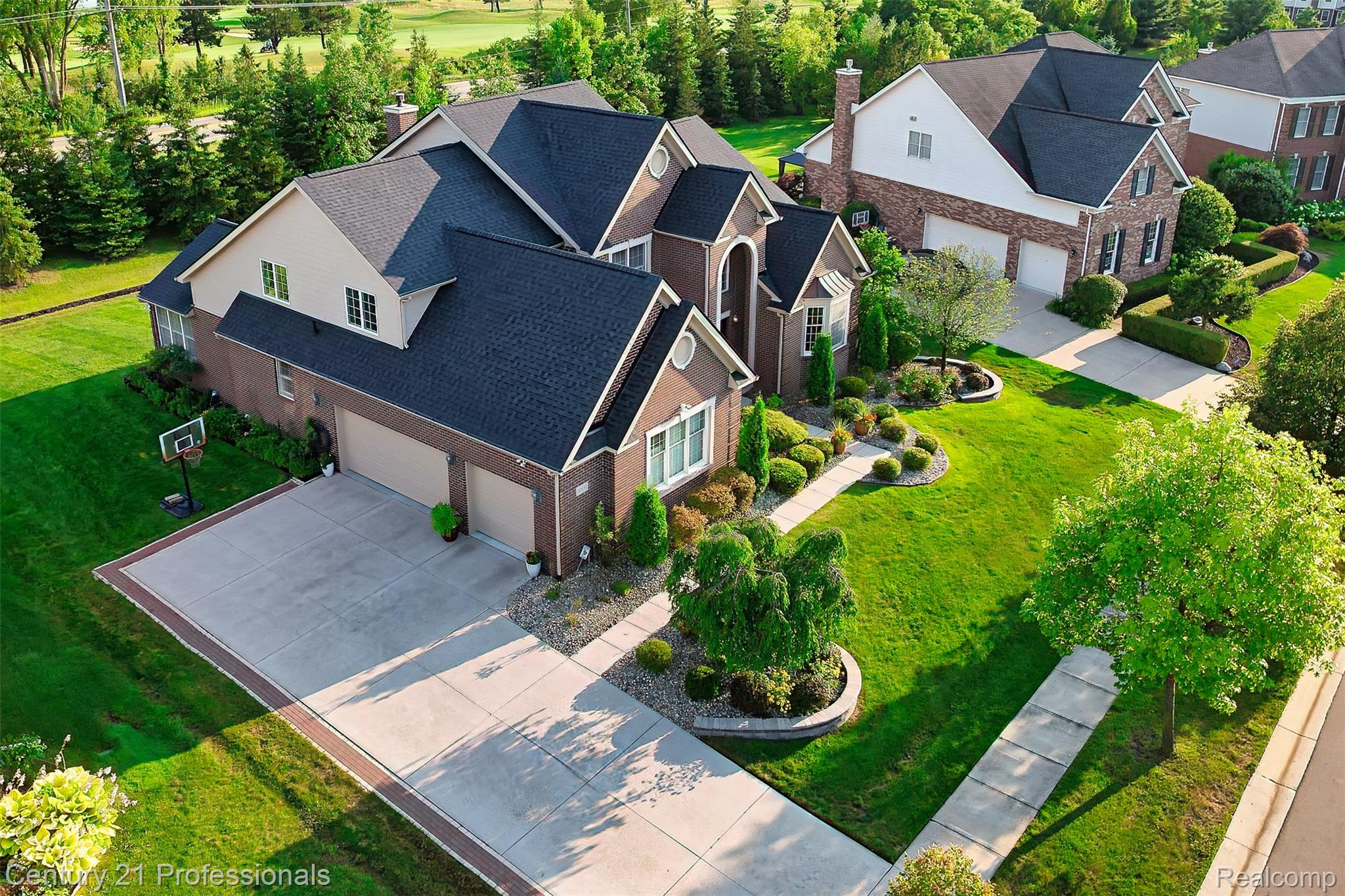 Novi, Michigan, 48374, United States, 4 Bedrooms Bedrooms, ,5 BathroomsBathrooms,Residential,For Sale,1904445