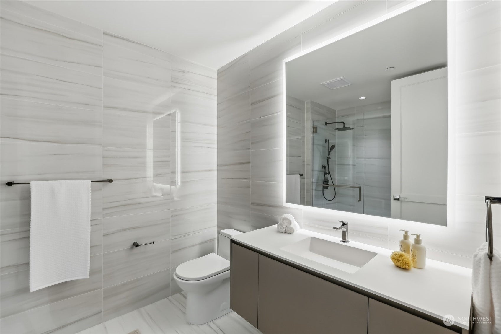 Bellevue, Washington, 98004, United States, 2 Bedrooms Bedrooms, ,2 BathroomsBathrooms,Residential,For Sale,1690612