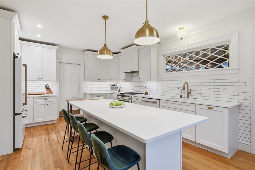 Holyoke, Massachusetts, 01040, United States, 5 Bedrooms Bedrooms, ,4 BathroomsBathrooms,Residential,For Sale,1991316