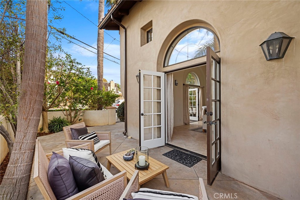 Newport Beach, California, 92663, United States, 3 Bedrooms Bedrooms, ,3 BathroomsBathrooms,Residential,For Sale,1992084