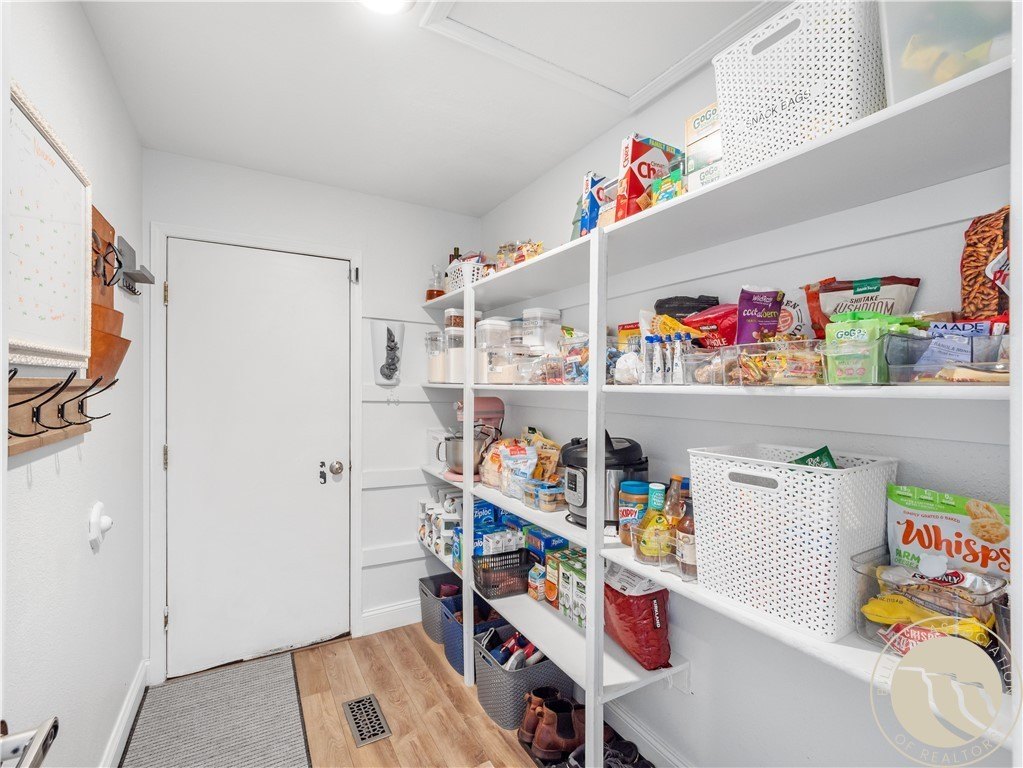 Billings, Montana, 59106, United States, 5 Bedrooms Bedrooms, ,3 BathroomsBathrooms,Residential,For Sale,1980401