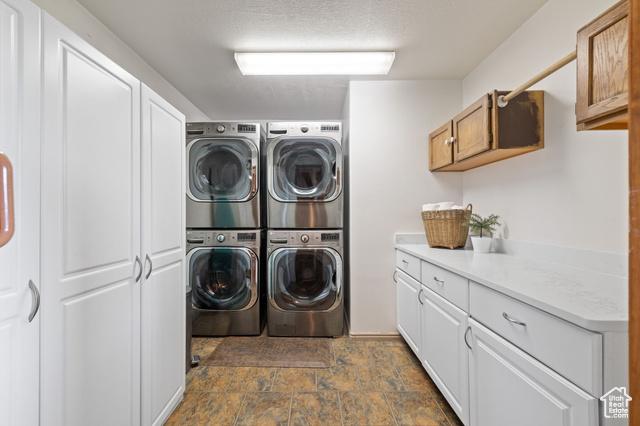 Herriman, Utah, 84096, United States, 5 Bedrooms Bedrooms, ,4 BathroomsBathrooms,Residential,For Sale,1977746