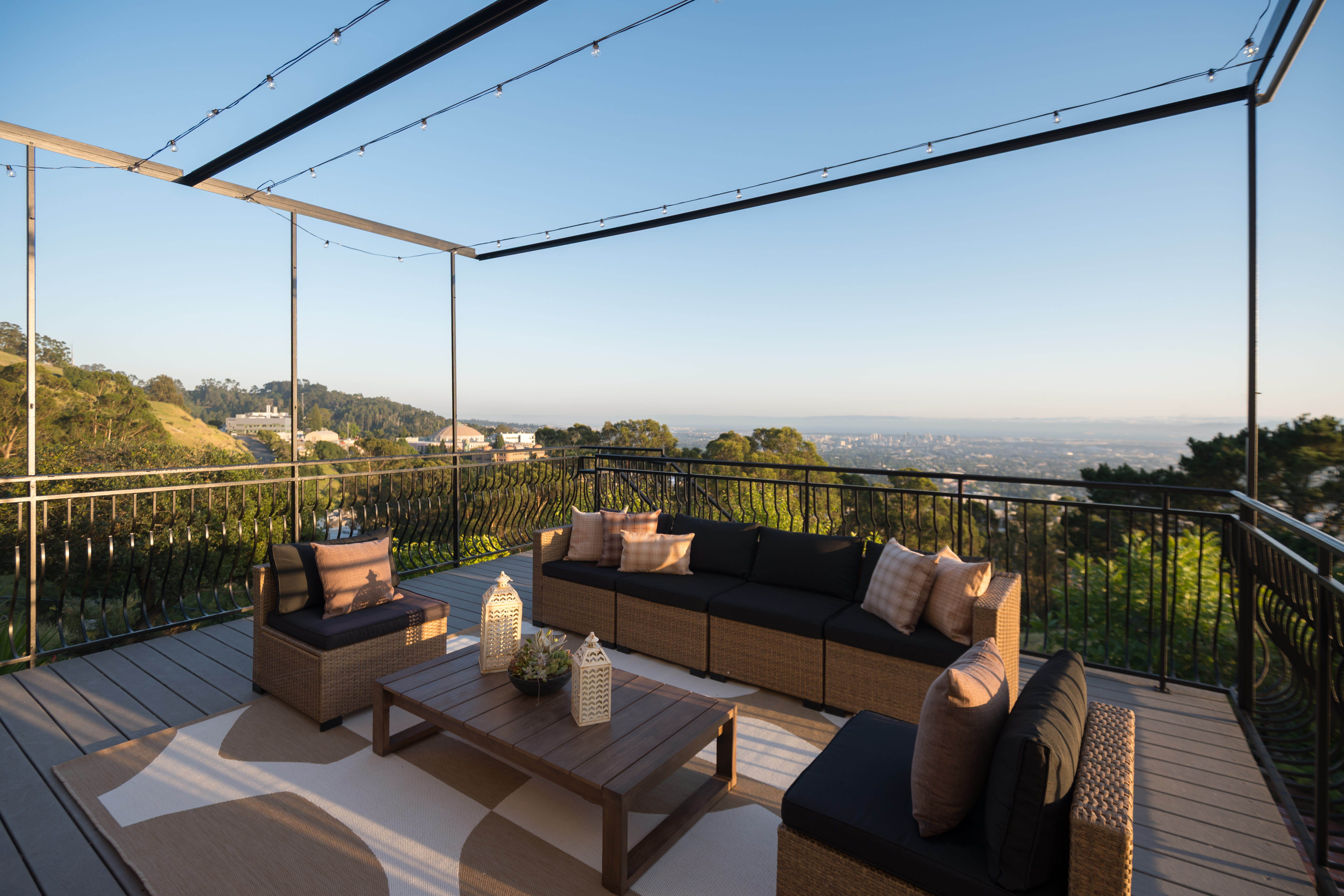  A Mediterranean Retreat Above the Bay - 物件實景