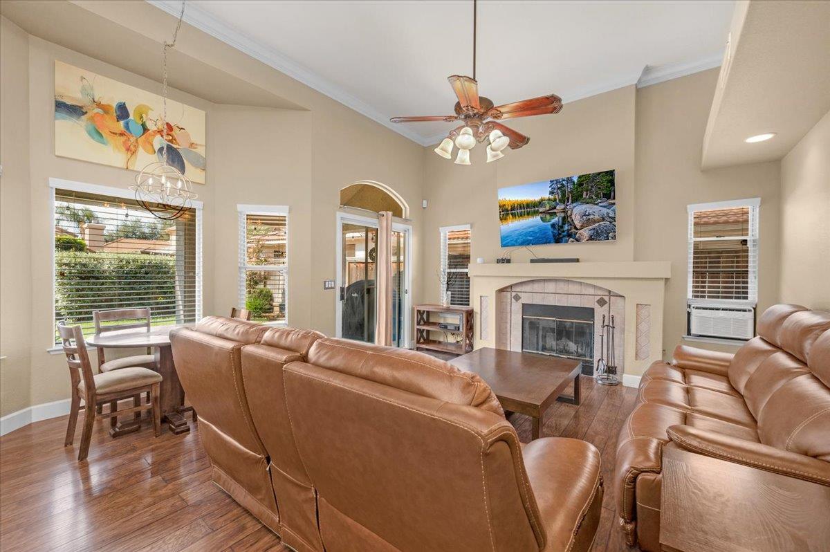 Fresno, California, 93720, United States, 5 Bedrooms Bedrooms, ,3 BathroomsBathrooms,Residential,For Sale,1981916