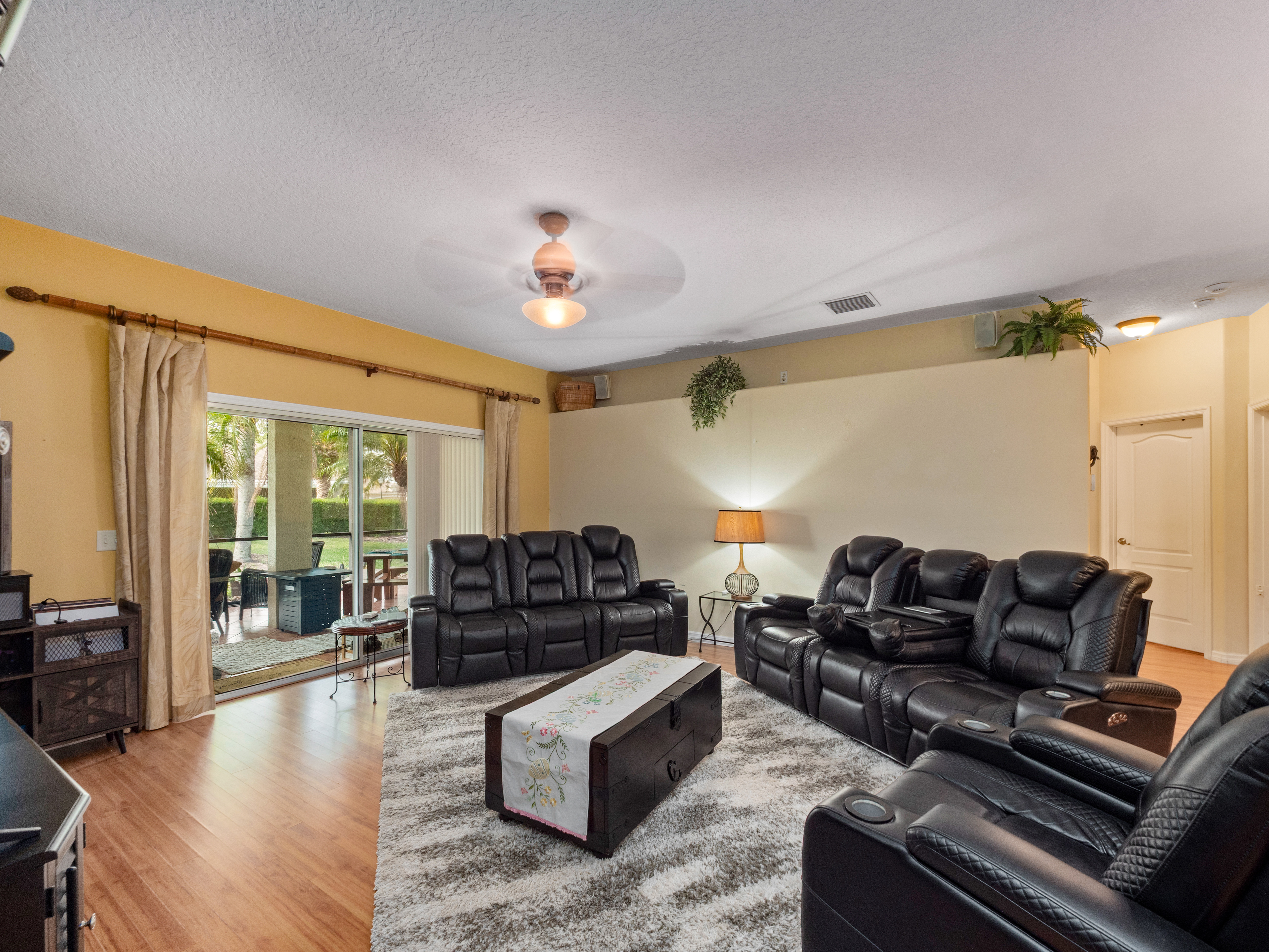 Winter Garden, Florida, 34787, United States, 4 Bedrooms Bedrooms, ,2 BathroomsBathrooms,Residential,For Sale,1915487