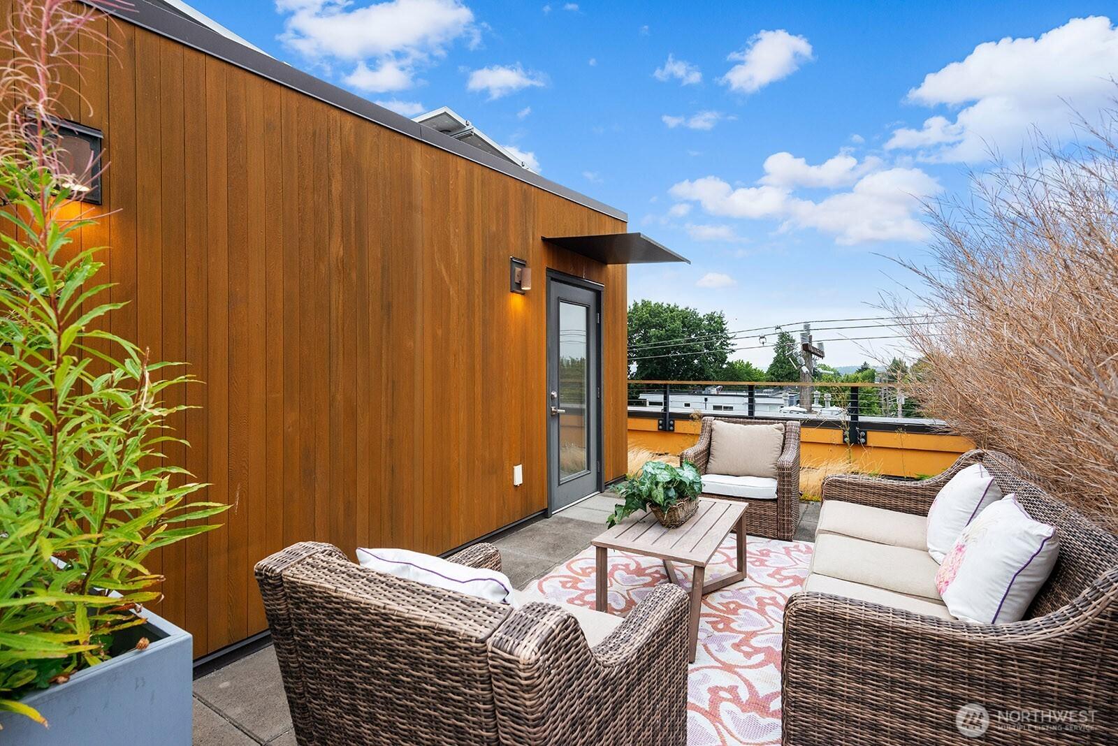 SEATTLE, Washington, 98115, United States, 2 Bedrooms Bedrooms, ,3 BathroomsBathrooms,Residential,For Sale,1918220