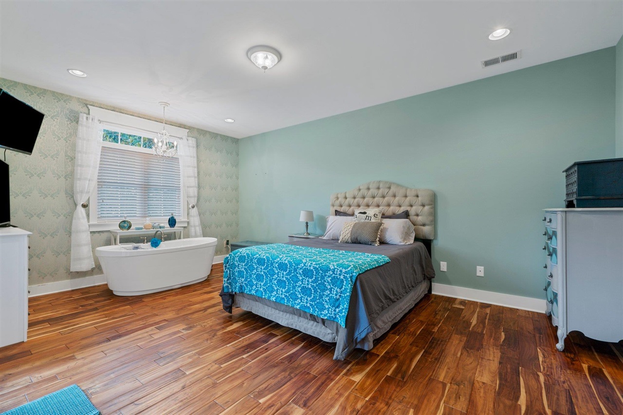 Franklin, Kentucky, 42134, United States, 6 Bedrooms Bedrooms, ,3 BathroomsBathrooms,Residential,For Sale,2002966