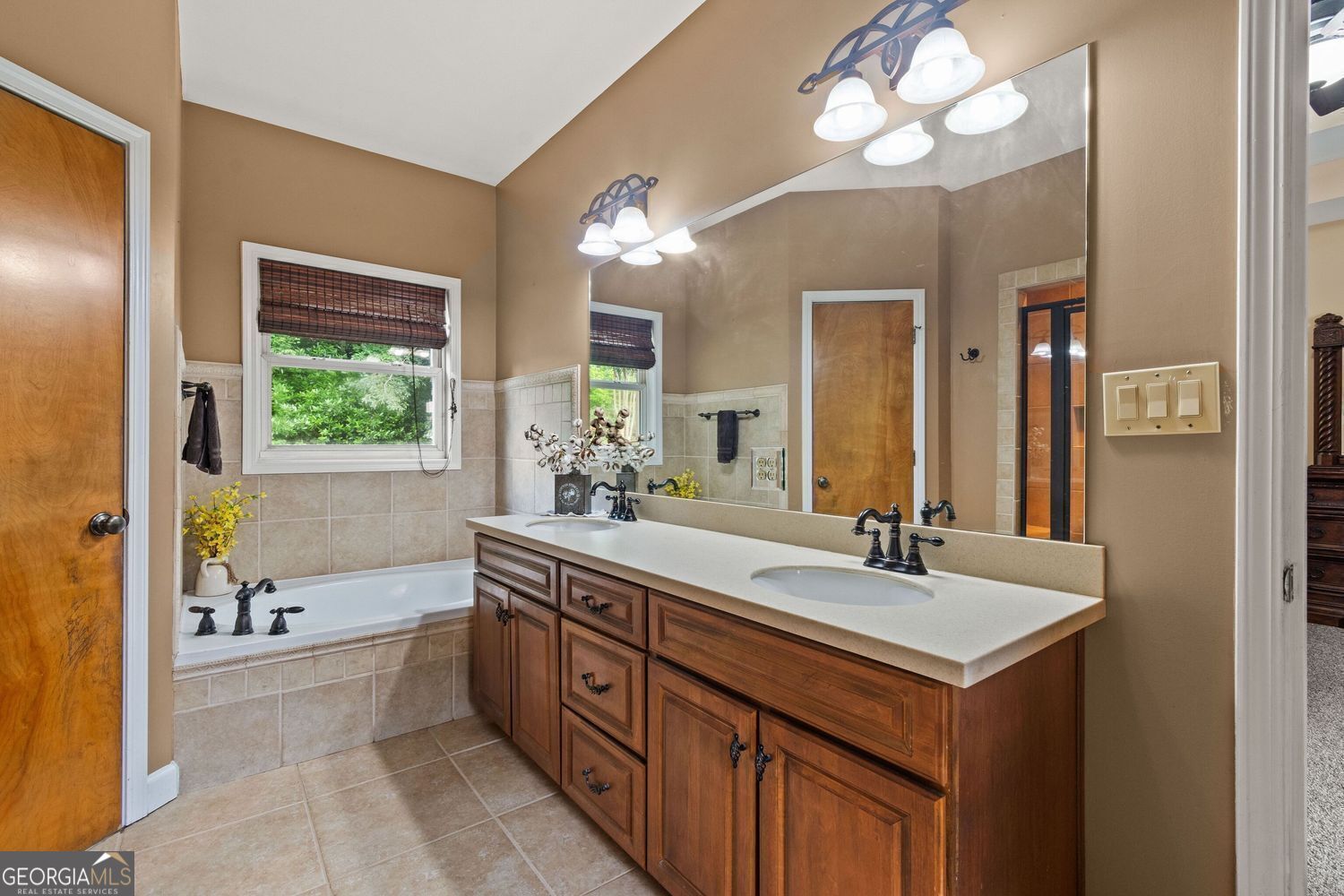 Cumming, Georgia, 30028, United States, 4 Bedrooms Bedrooms, ,5 BathroomsBathrooms,Residential,For Sale,1859105