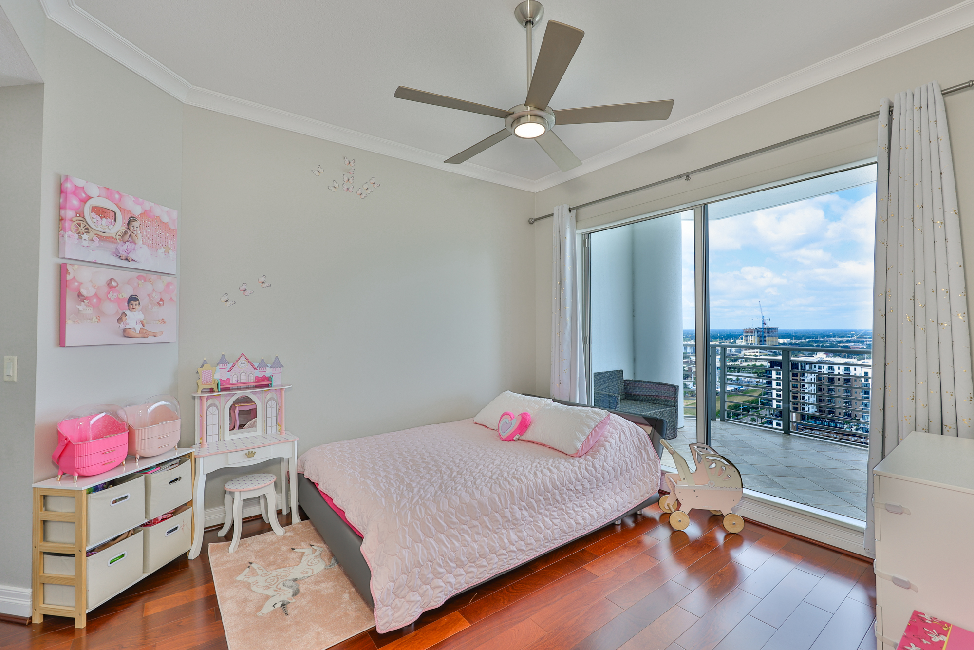 Tampa, Florida, 33602, United States, 3 Bedrooms Bedrooms, ,3 BathroomsBathrooms,Residential,For Sale,1982527