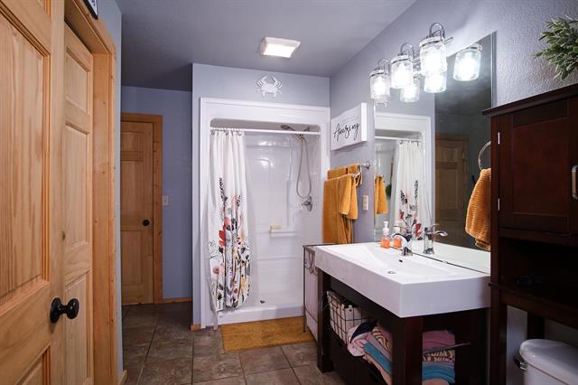 Hot Springs, South Dakota, 57747, United States, 3 Bedrooms Bedrooms, ,3 BathroomsBathrooms,Residential,For Sale,1924140